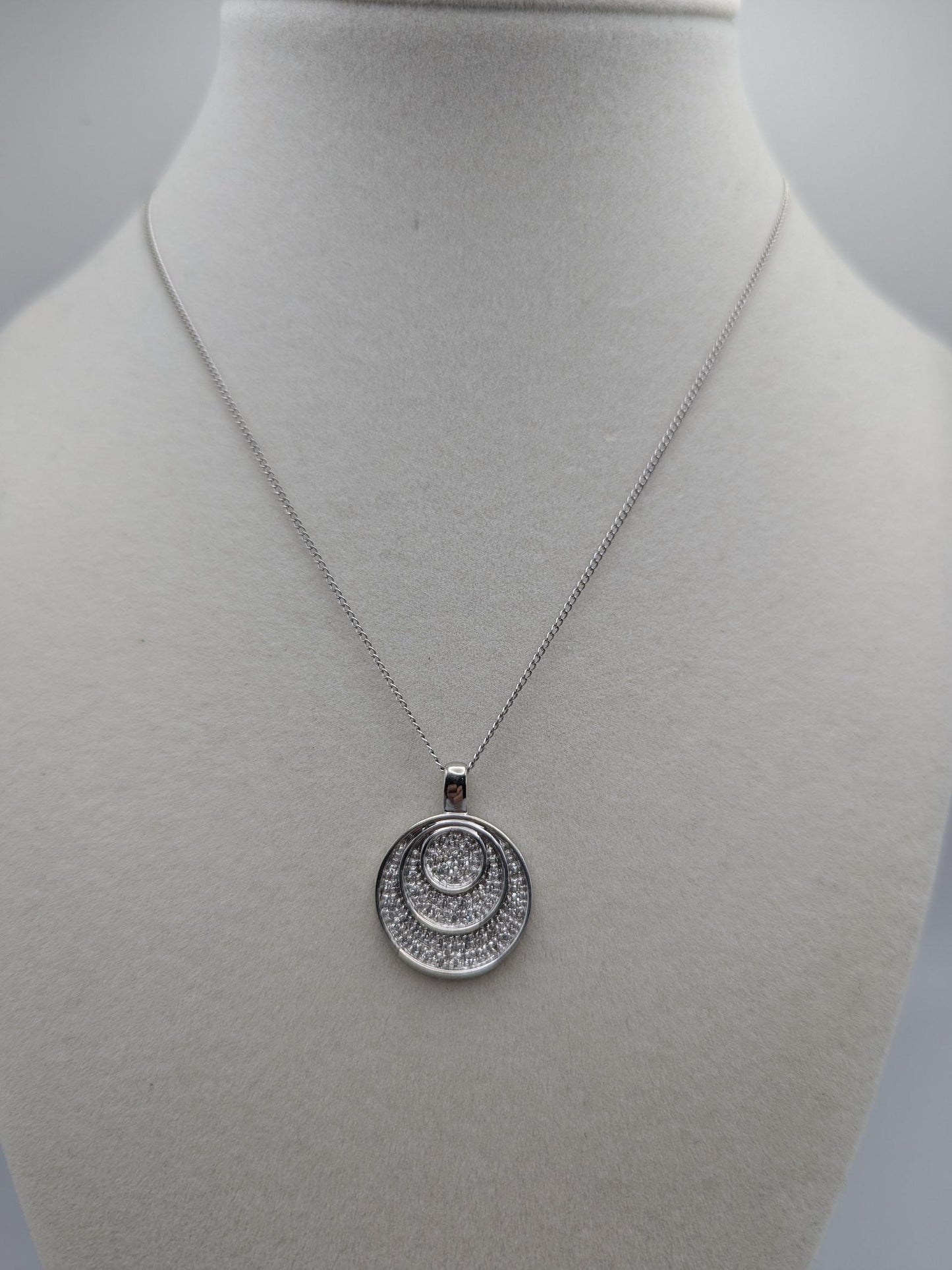 14k White Gold .33ctw Diamond Endless Circle Love Infinity Eternity Necklace