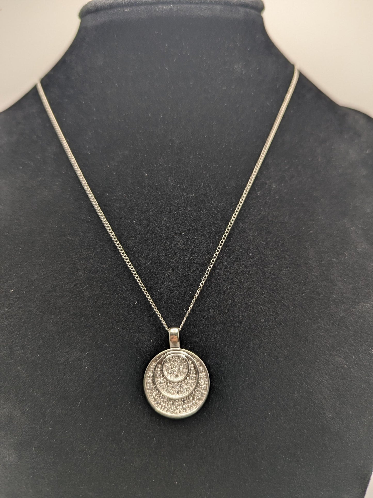 14k White Gold .33ctw Diamond Endless Circle Love Infinity Eternity Necklace