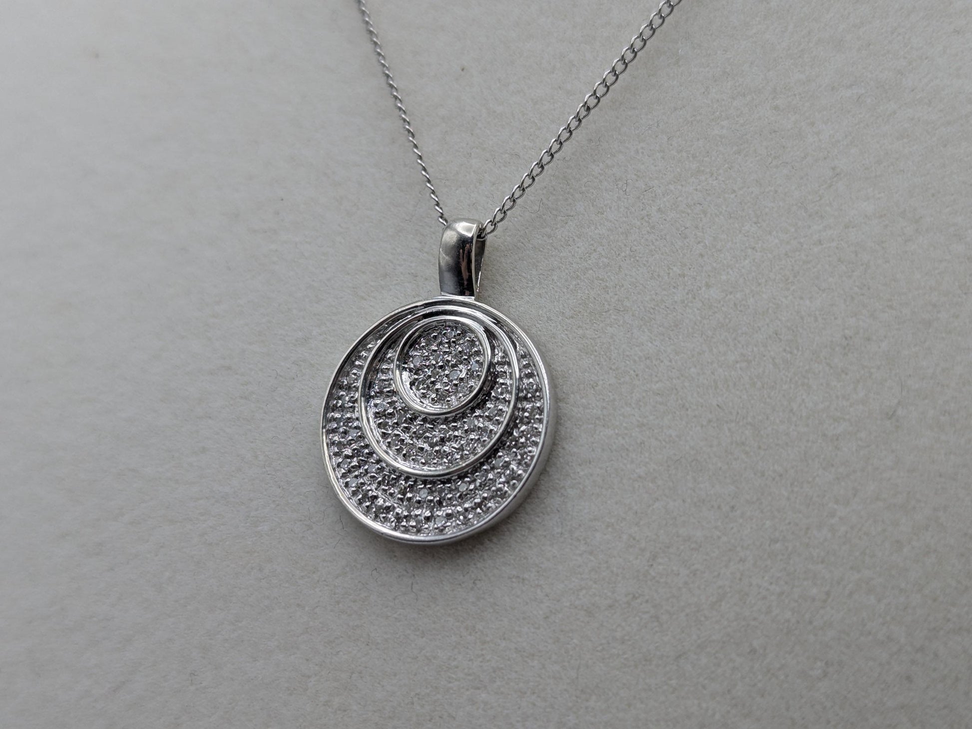14k White Gold .33ctw Diamond Endless Circle Love Infinity Eternity Necklace