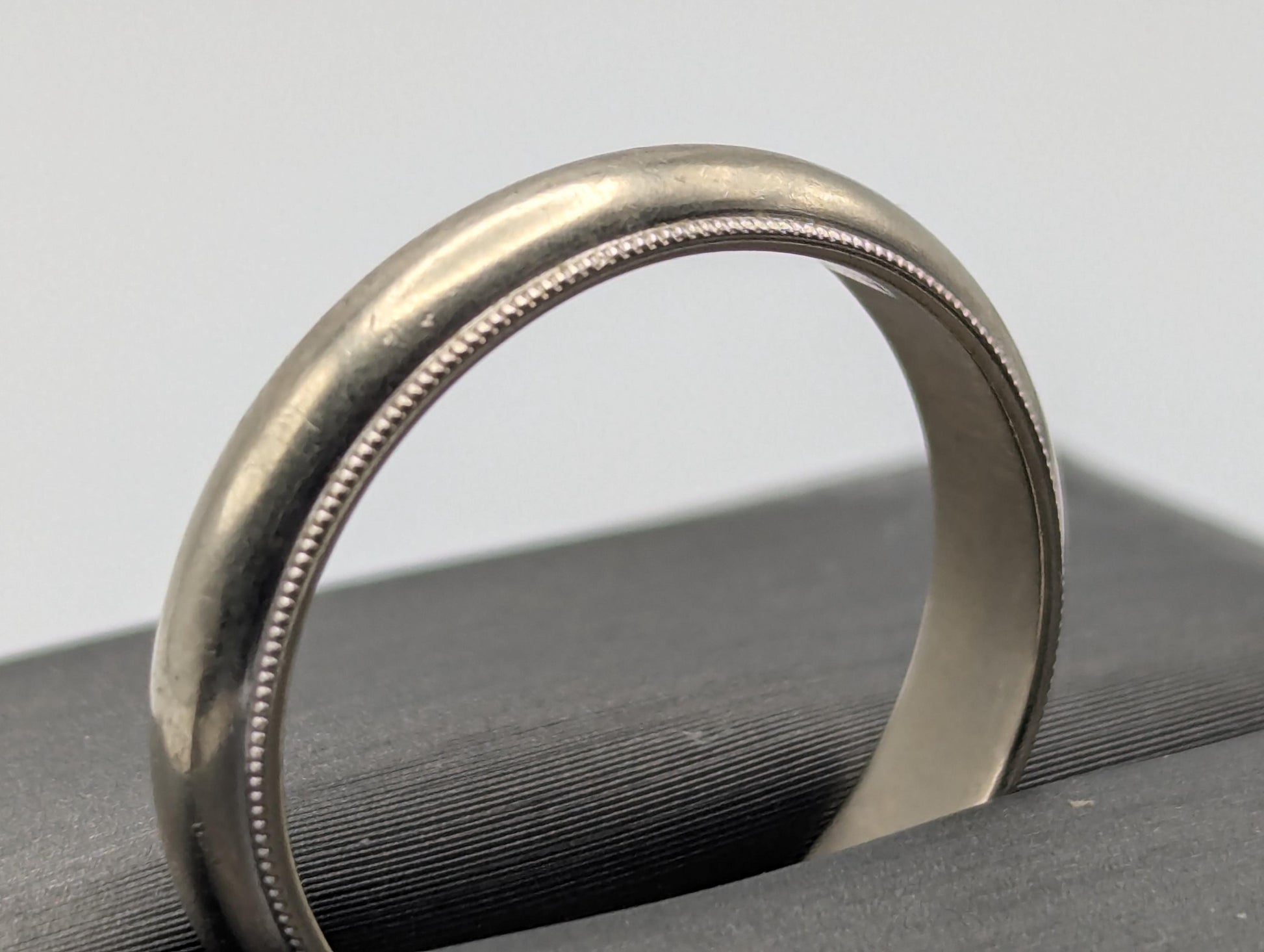 14k White Gold Mens with Milgrain Edge Wedding Band Anniversary Ring Comfort