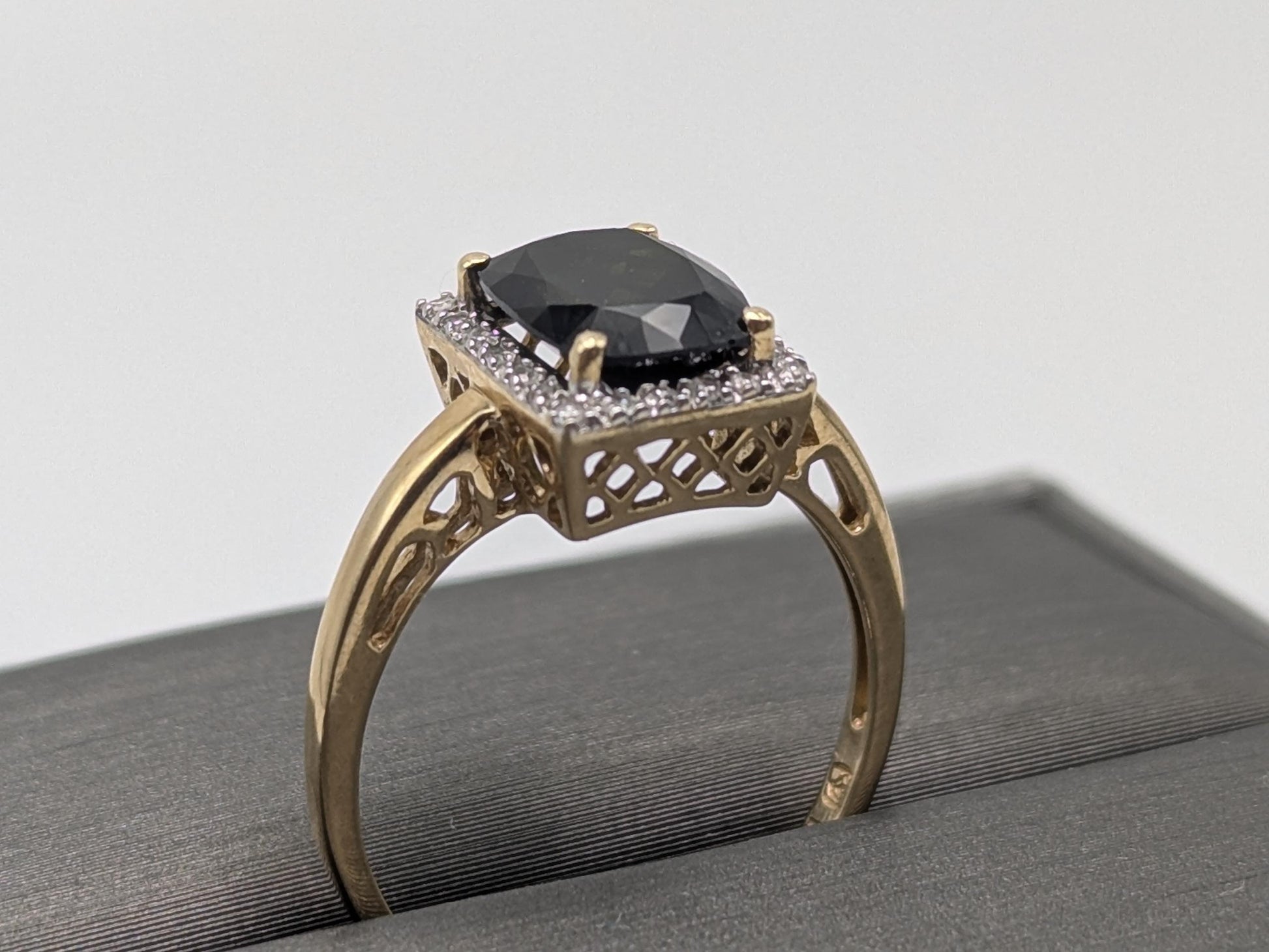 14k Yellow Gold Green Cushion Cut Emerald and Diamond Ring. Cocktail Ring.