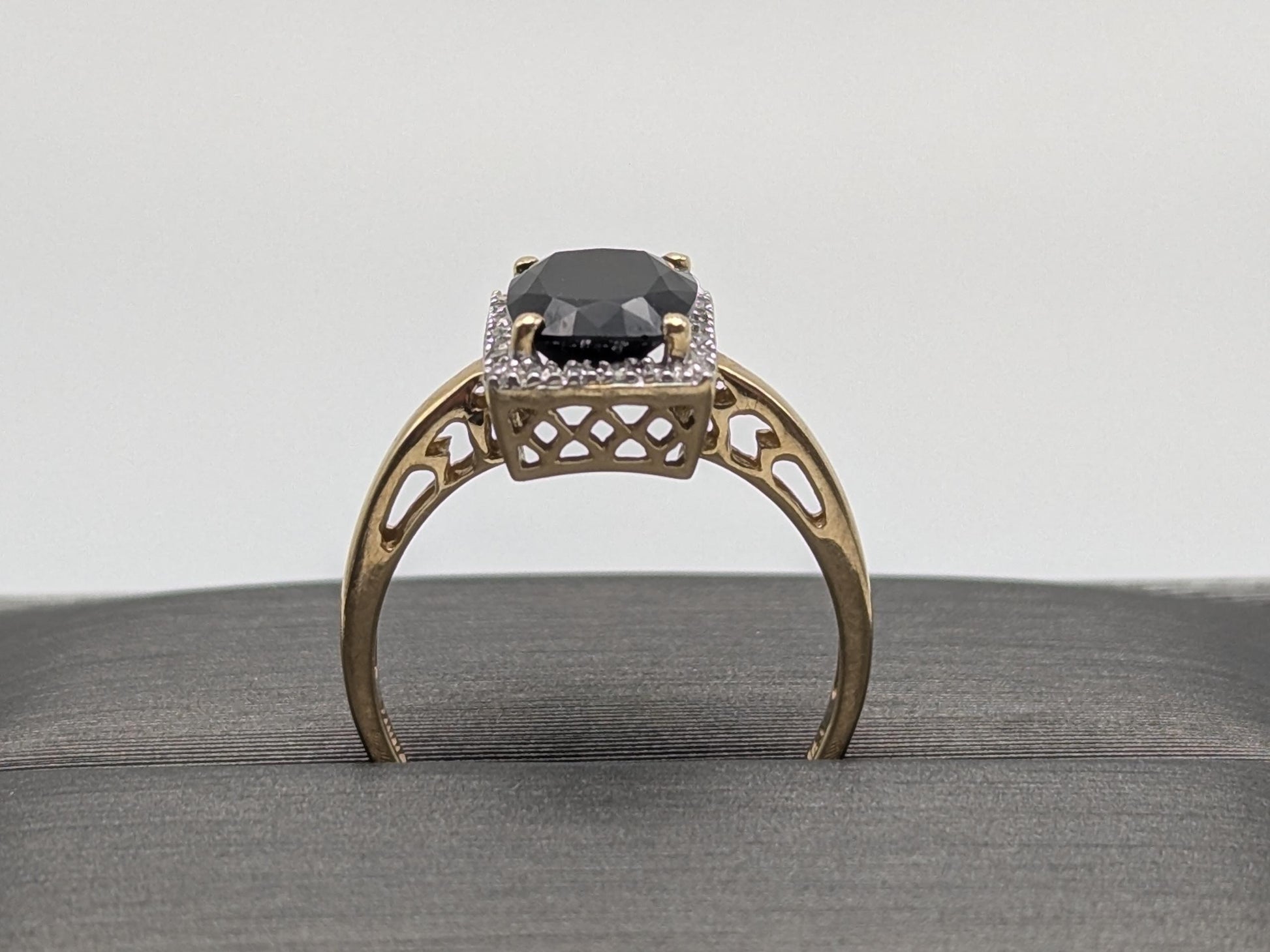 14k Yellow Gold Green Cushion Cut Emerald and Diamond Ring. Cocktail Ring.