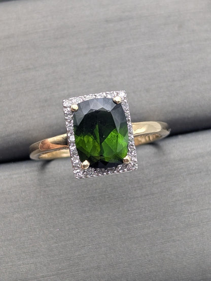 14k Yellow Gold Green Cushion Cut Emerald and Diamond Ring. Cocktail Ring.