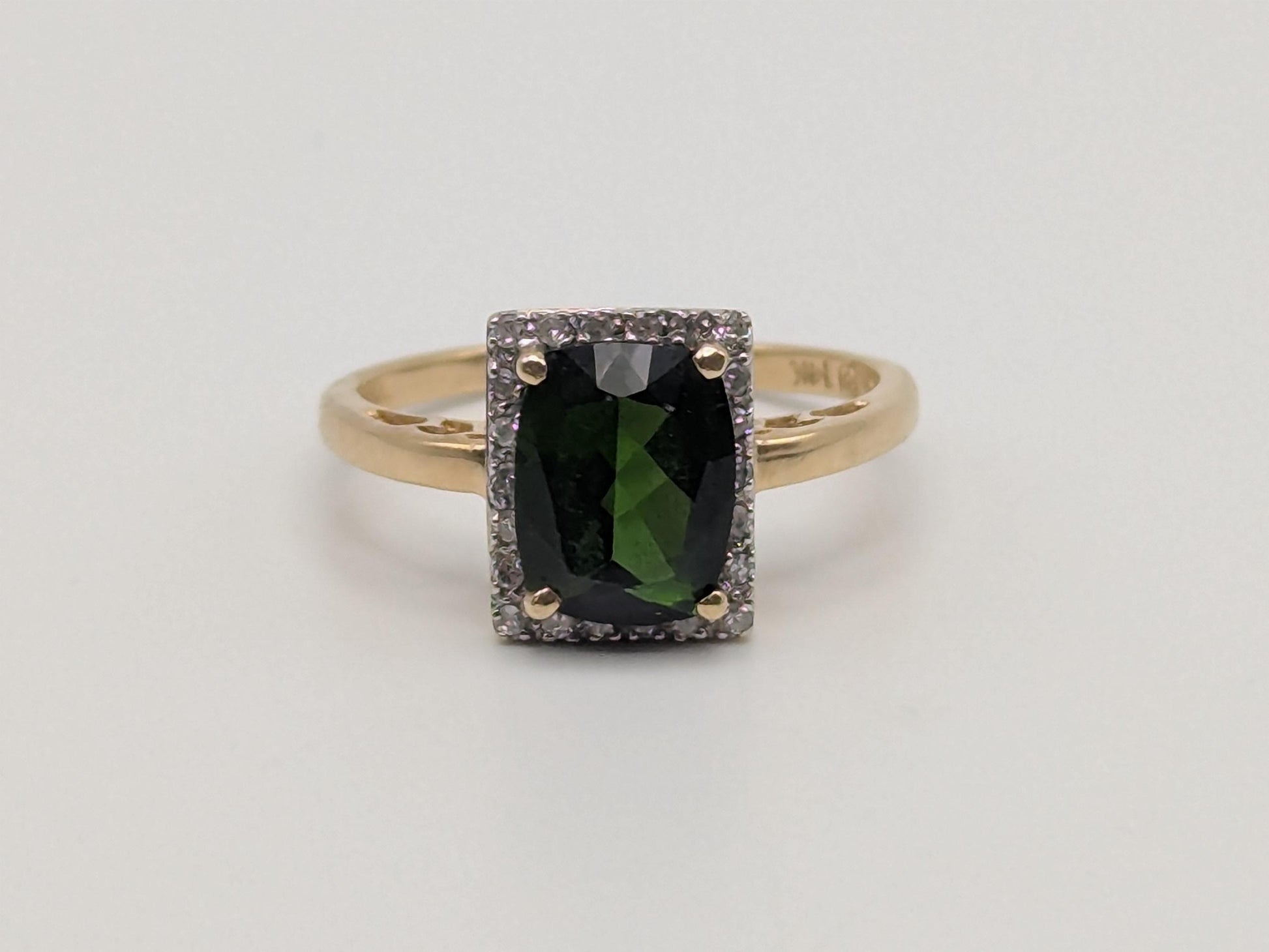 14k Yellow Gold Green Cushion Cut Emerald and Diamond Ring. Cocktail Ring.