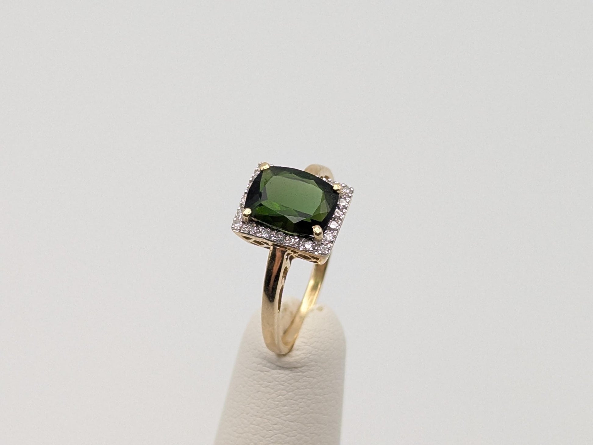 14k Yellow Gold Green Cushion Cut Emerald and Diamond Ring. Cocktail Ring.