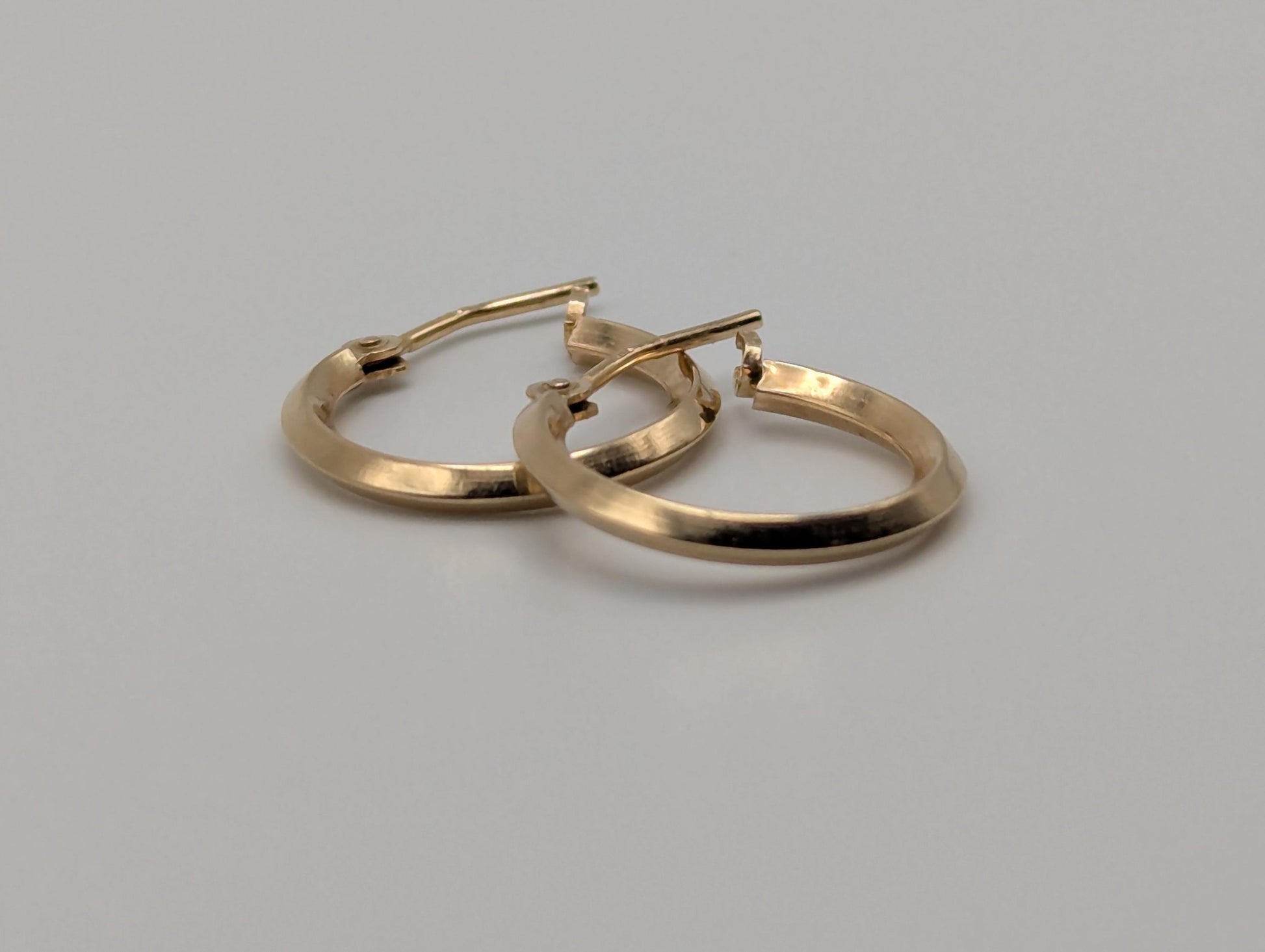 14k Yellow Gold Small Hoop Hammered Round Earrings Dainty Gold Hoops Hinged