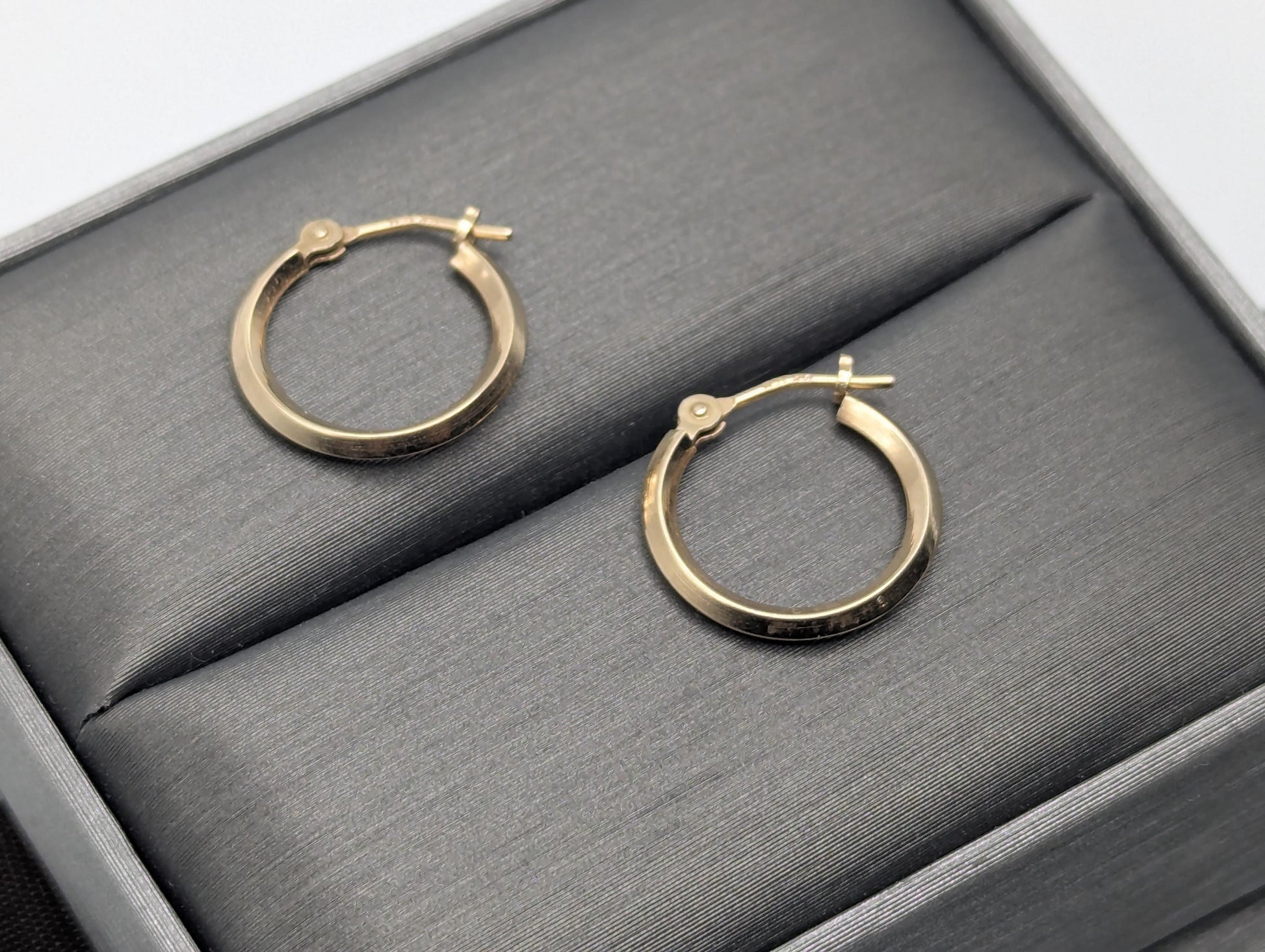 14k Yellow Gold Small Hoop Hammered Round Earrings Dainty Gold Hoops Hinged
