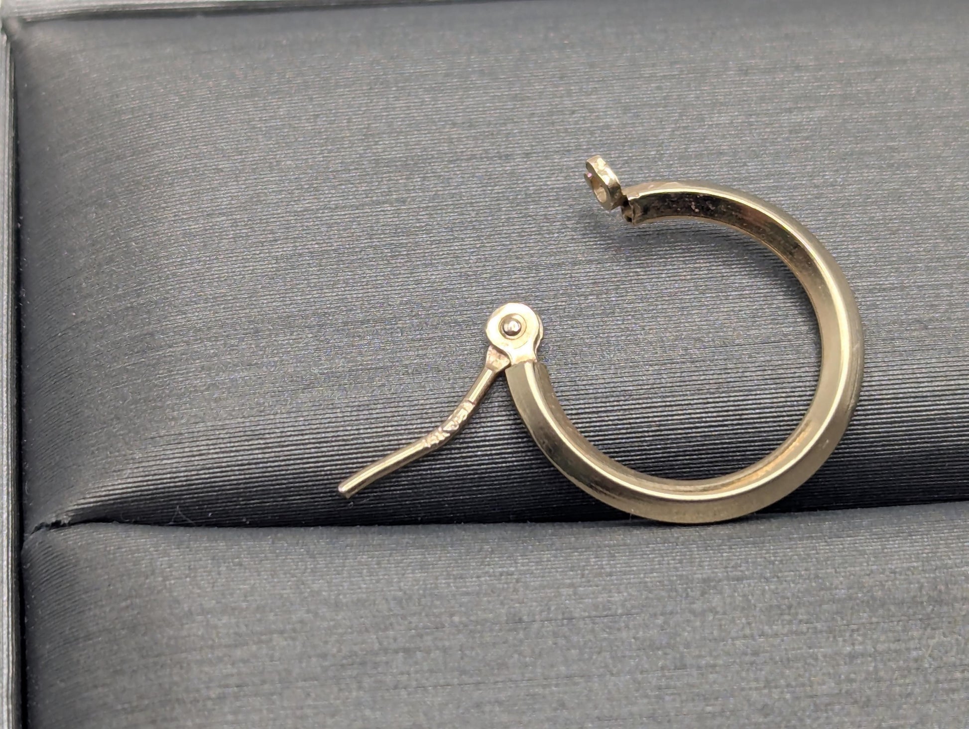 14k Yellow Gold Small Hoop Hammered Round Earrings Dainty Gold Hoops Hinged