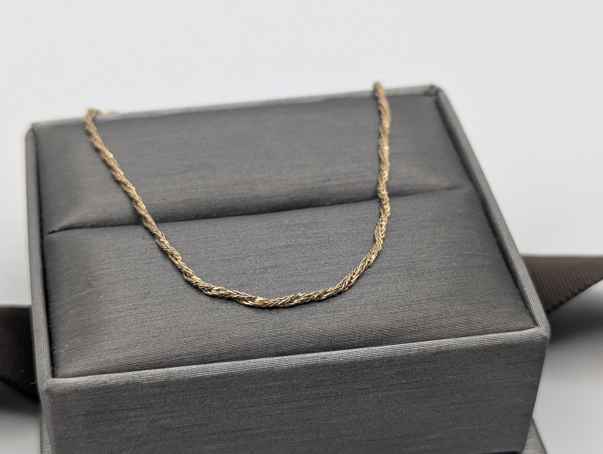 14k Yellow Gold Twisted Chain Necklace. Speciality Twist Chain Necklace.