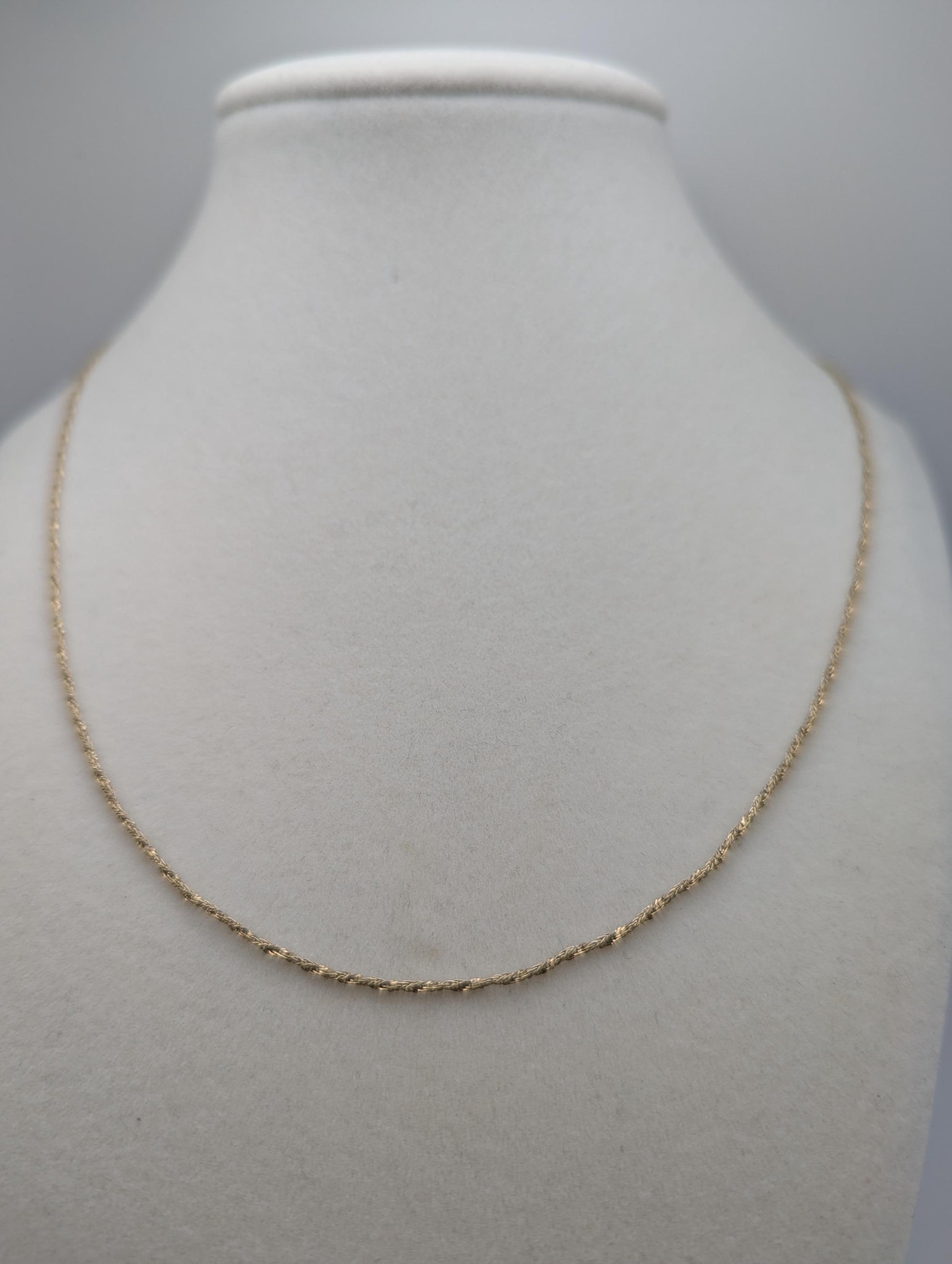 14k Yellow Gold Twisted Chain Necklace. Speciality Twist Chain Necklace.