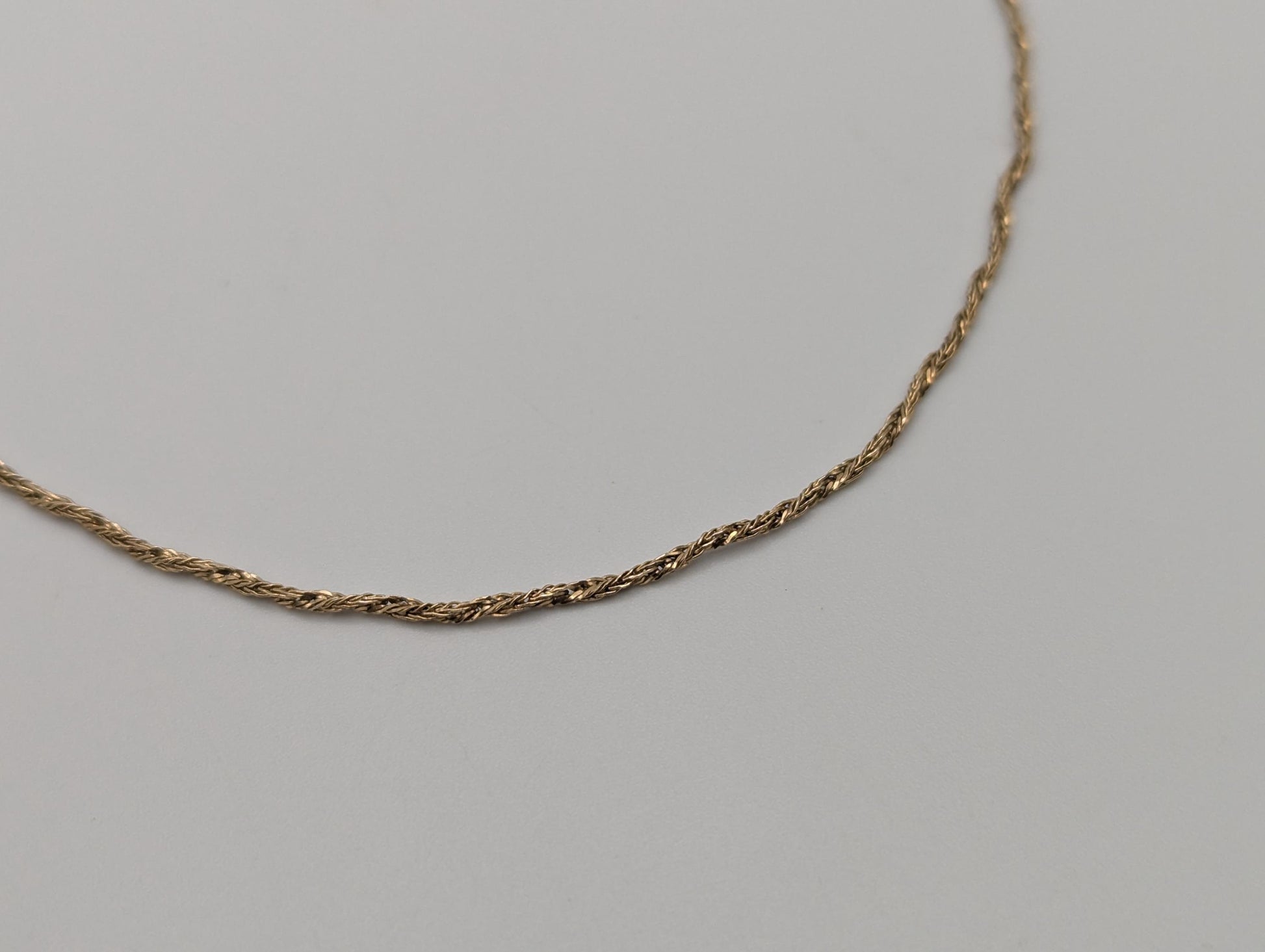 14k Yellow Gold Twisted Chain Necklace. Speciality Twist Chain Necklace.