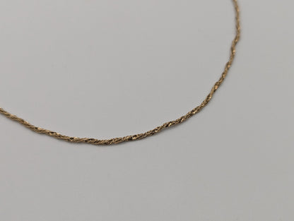 14k Yellow Gold Twisted Chain Necklace. Speciality Twist Chain Necklace.