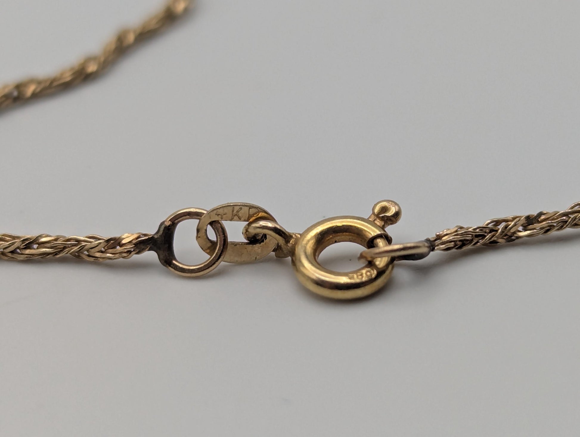 14k Yellow Gold Twisted Chain Necklace. Speciality Twist Chain Necklace.
