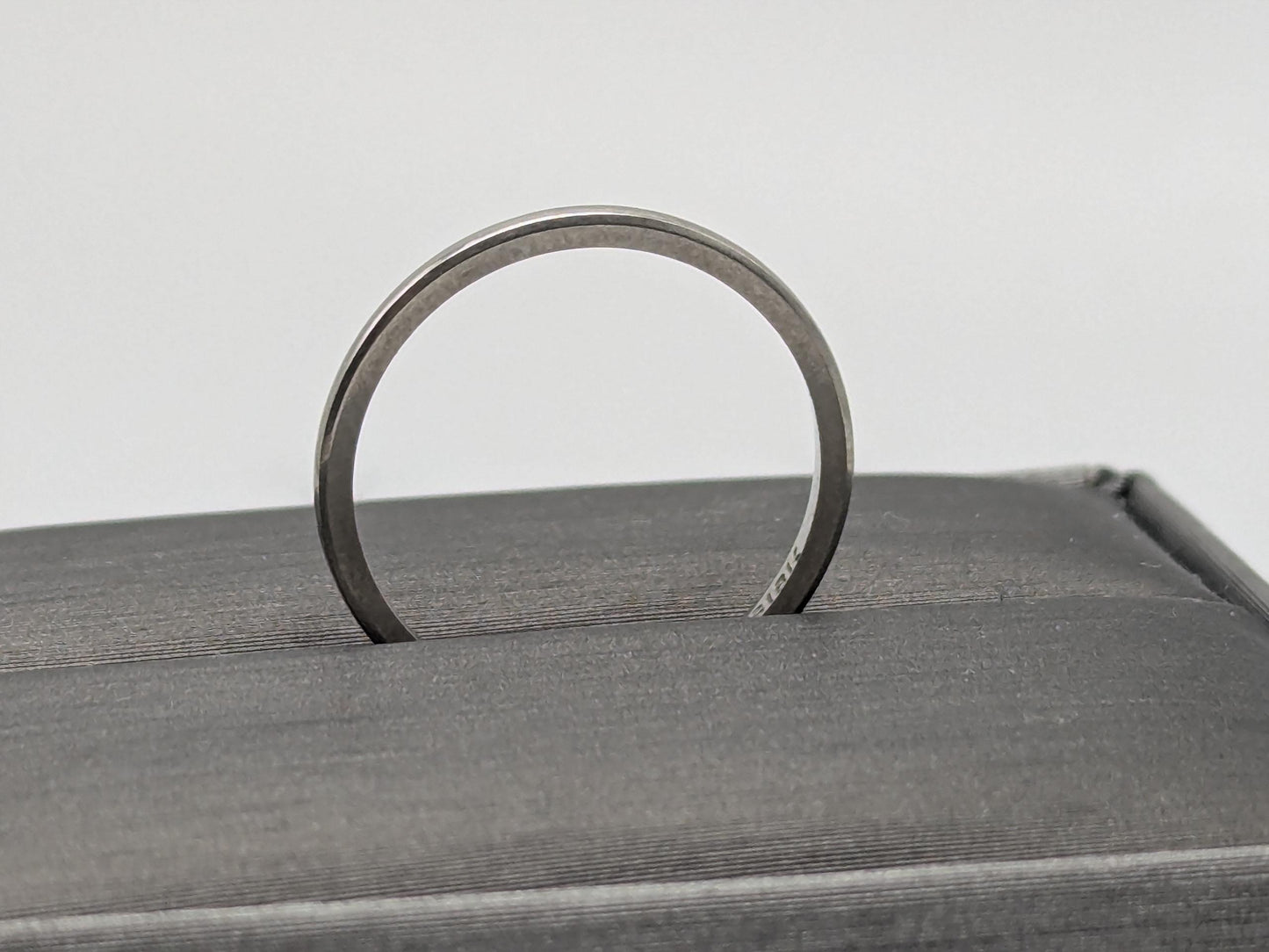 18k White Gold Etched Edge Wedding Ring Anniversary Ring