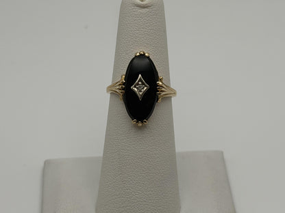 Vintage 10k Yellow Gold Onyx Diamond Oval Statement Ring.