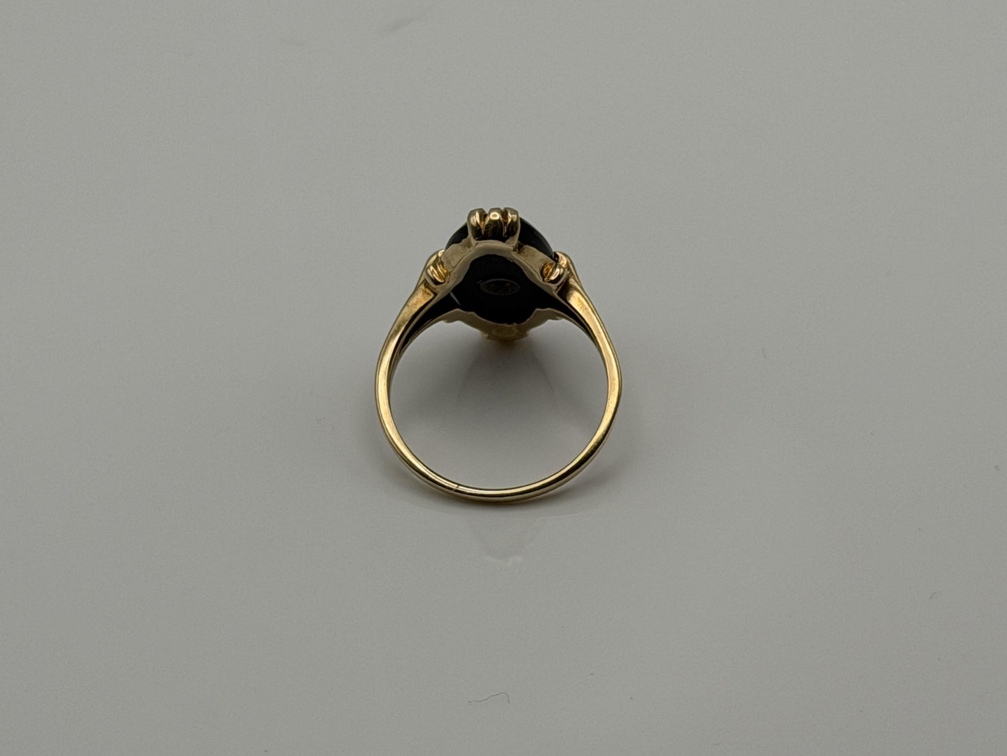 Vintage 10k Yellow Gold Onyx Diamond Oval Statement Ring.