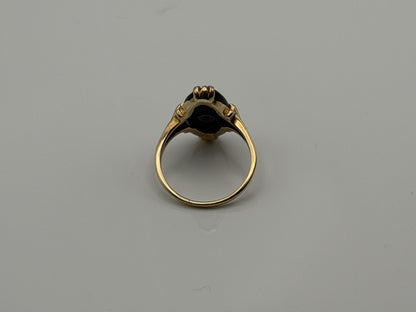 Vintage 10k Yellow Gold Onyx Diamond Oval Statement Ring.