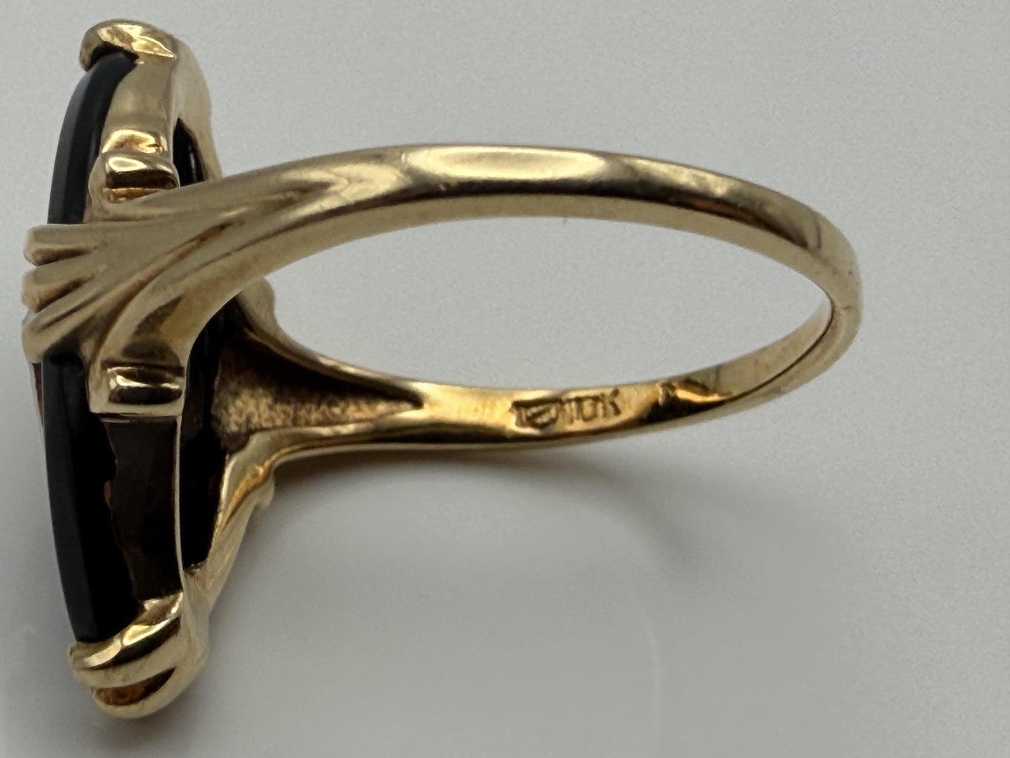 Vintage 10k Yellow Gold Onyx Diamond Oval Statement Ring.