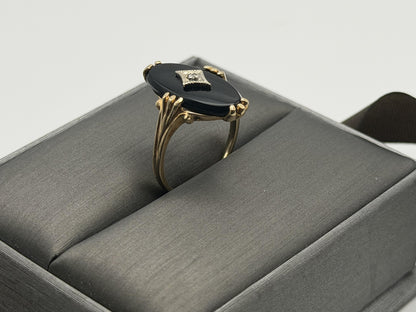 Vintage 10k Yellow Gold Onyx Diamond Oval Statement Ring.