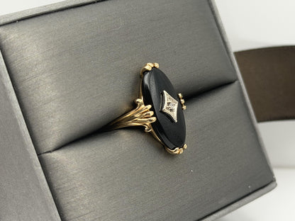 Vintage 10k Yellow Gold Onyx Diamond Oval Statement Ring.