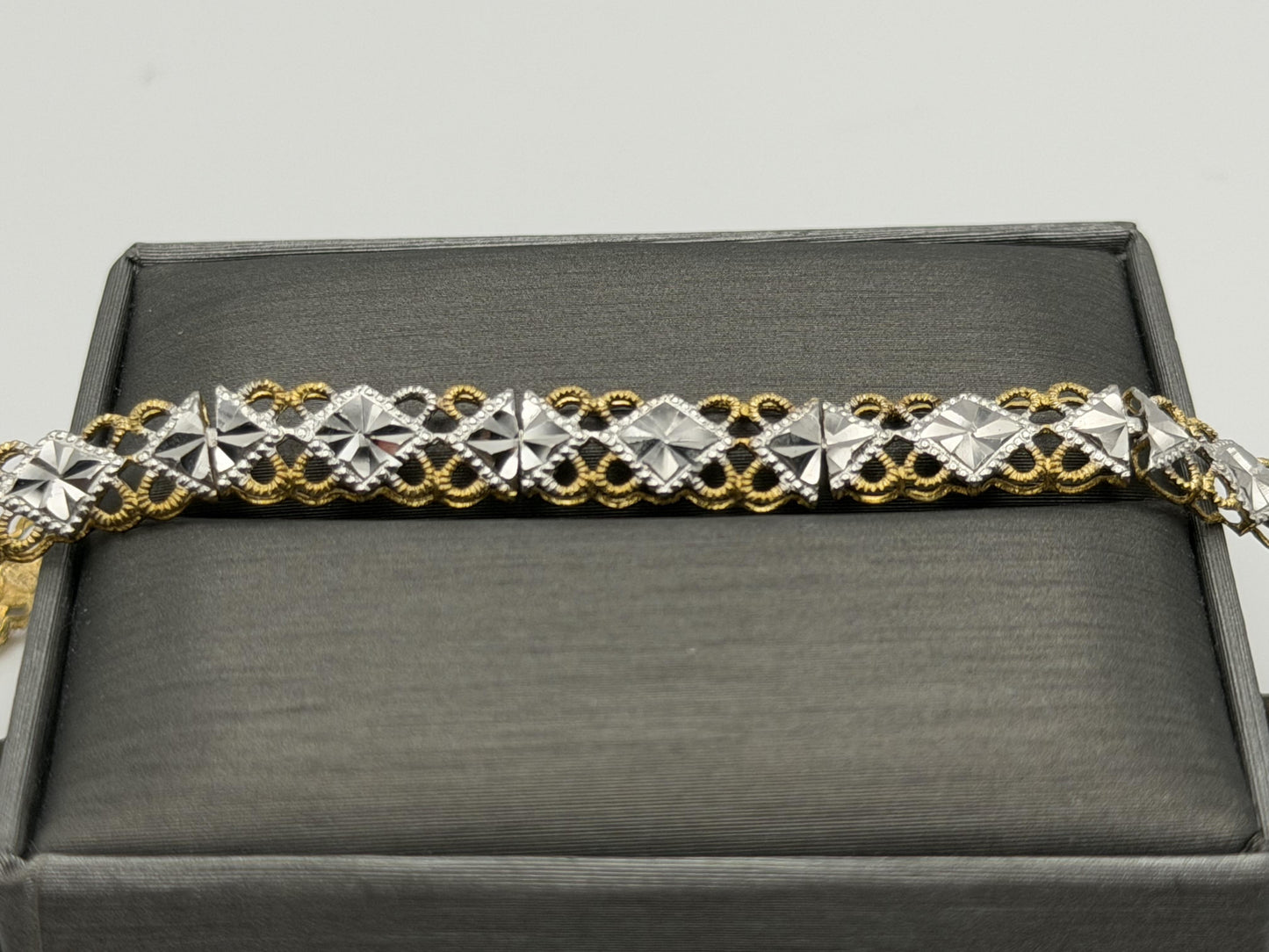 10k Solid Gold Two-Tone Diamond Detailed Cut Link Design Gold Bracelet Chain 7"