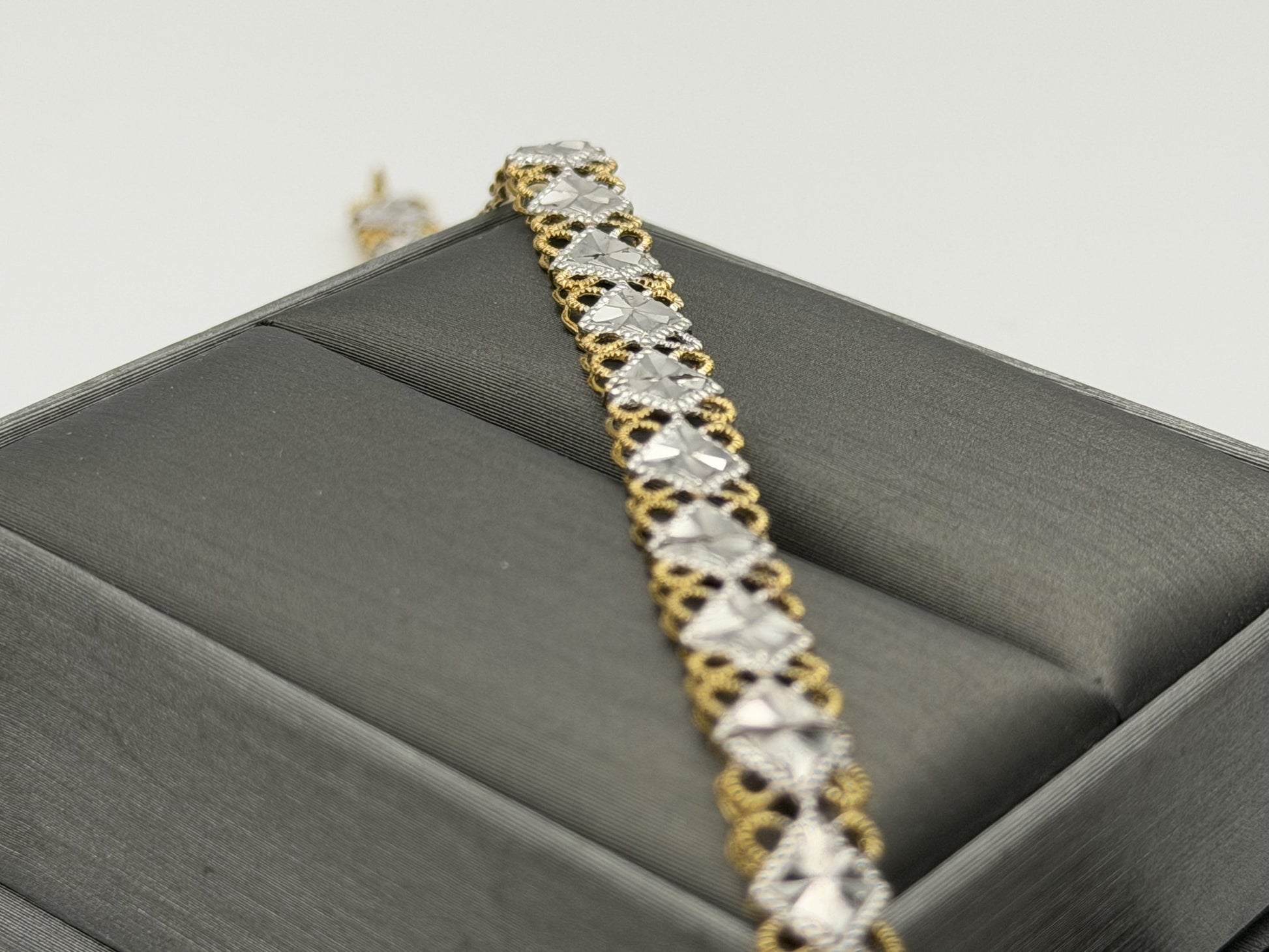 10k Solid Gold Two-Tone Diamond Detailed Cut Link Design Gold Bracelet Chain 7"