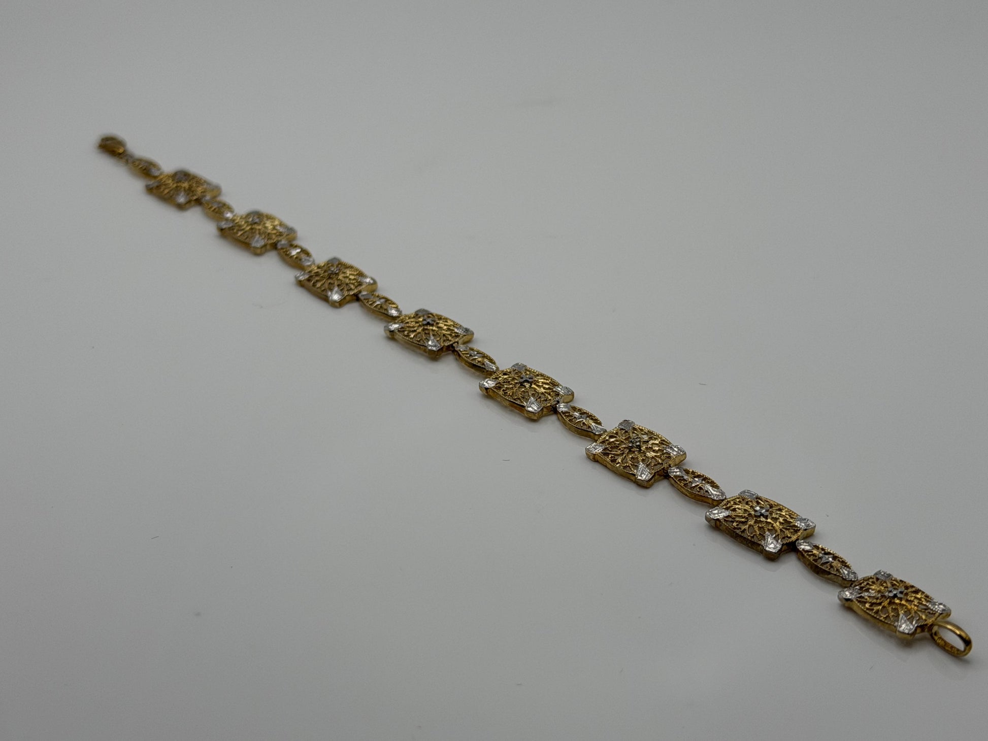 10k Two Tone Diamond Bracelet. Diamond Cut Design Tennis Bracelet 7"