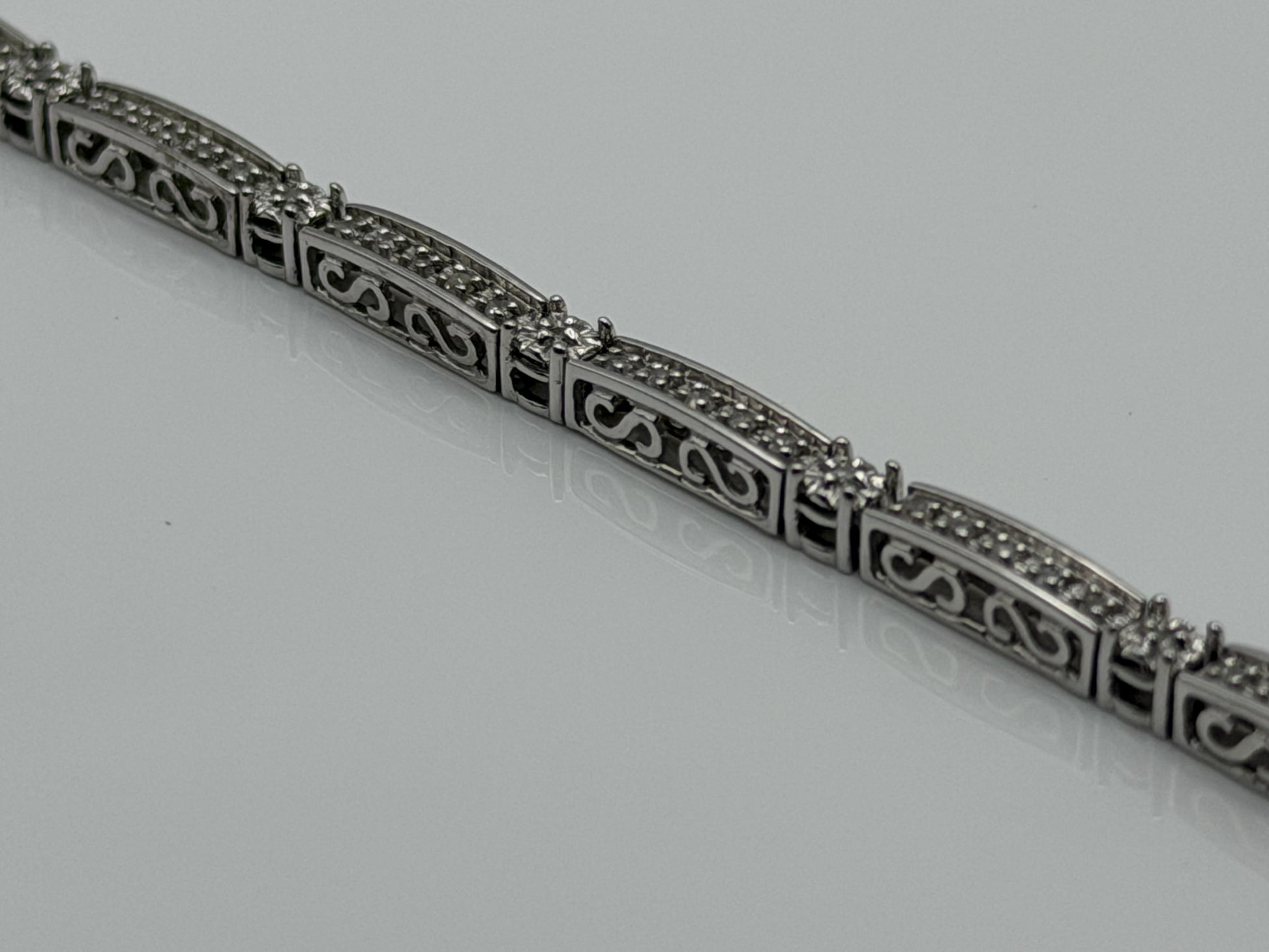 14k Heavy 7.9 gram Diamond Bracelet 7" Tennis Style Solid Gold Bracelet