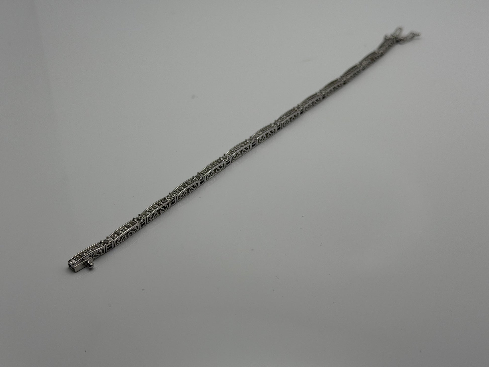 14k Heavy 7.9 gram Diamond Bracelet 7" Tennis Style Solid Gold Bracelet
