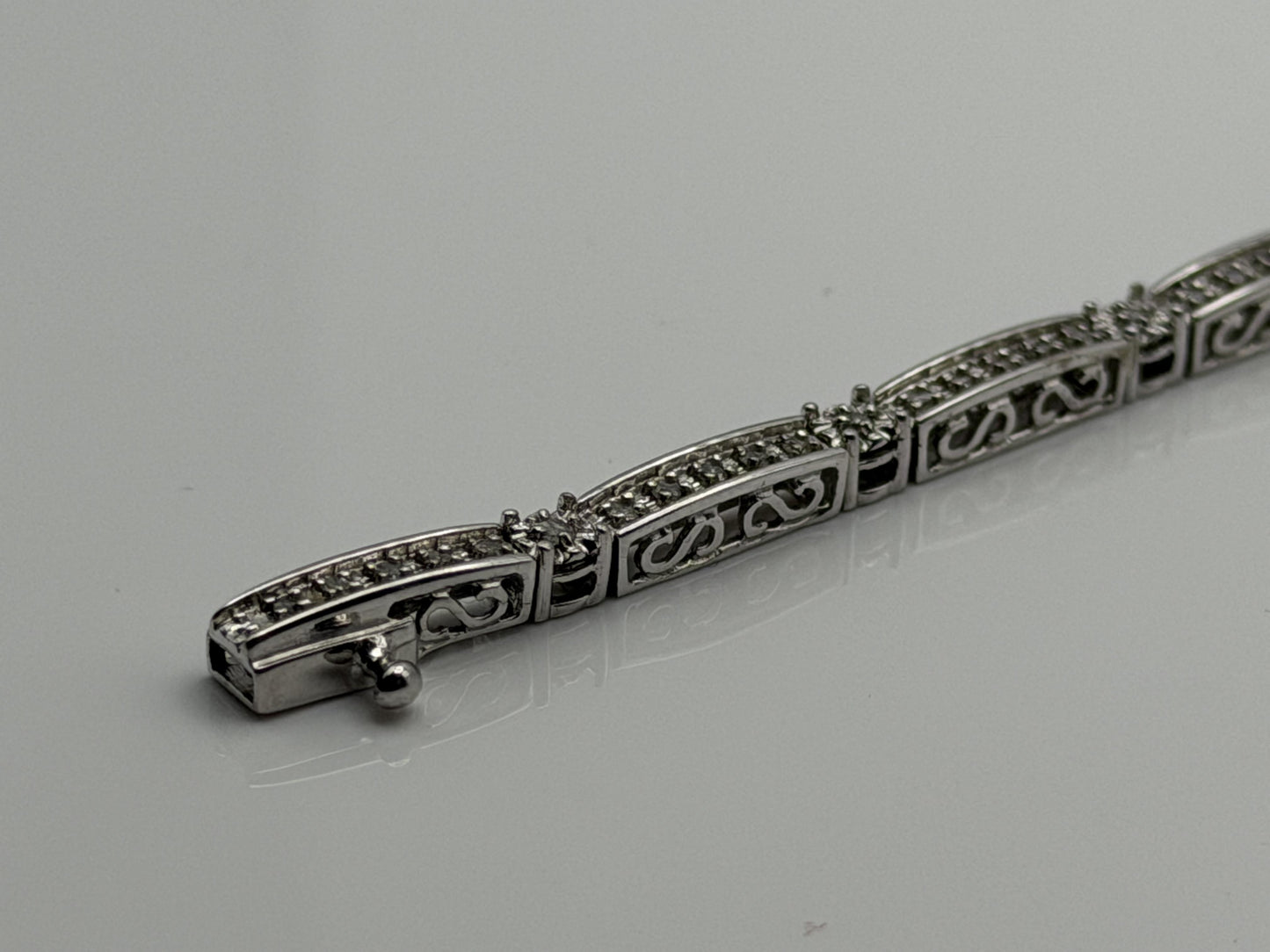 14k Heavy 7.9 gram Diamond Bracelet 7" Tennis Style Solid Gold Bracelet