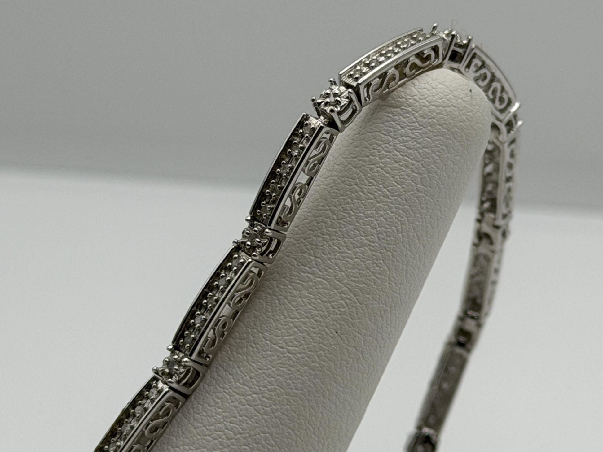 14k Heavy 7.9 gram Diamond Bracelet 7" Tennis Style Solid Gold Bracelet