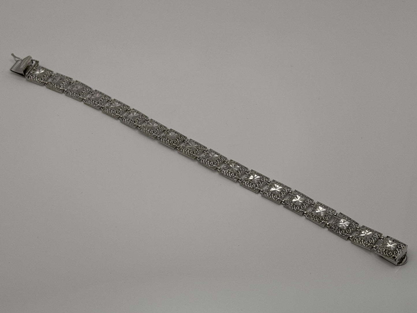10k Heavy 7.6 gram Solid White Gold Diamond Cut Design Bracelet 7" Chain