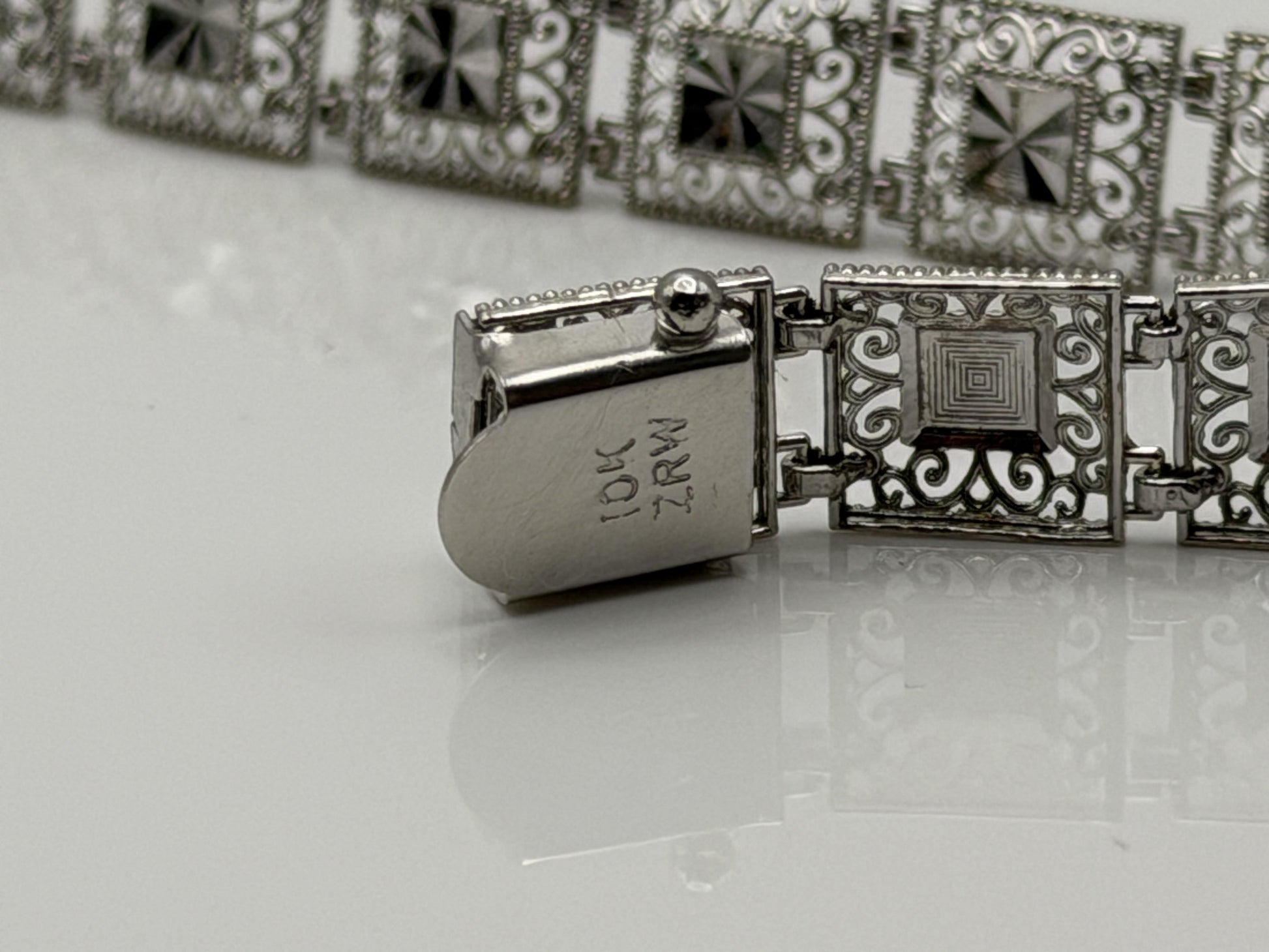 10k Heavy 7.6 gram Solid White Gold Diamond Cut Design Bracelet 7" Chain