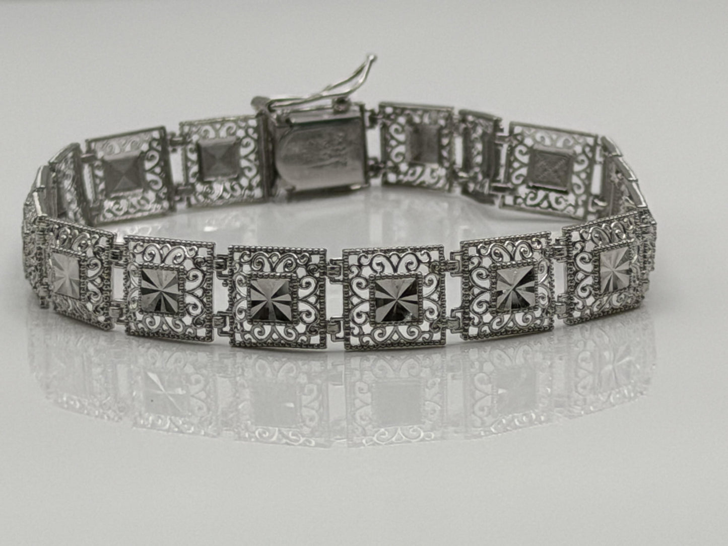 10k Heavy 7.6 gram Solid White Gold Diamond Cut Design Bracelet 7" Chain