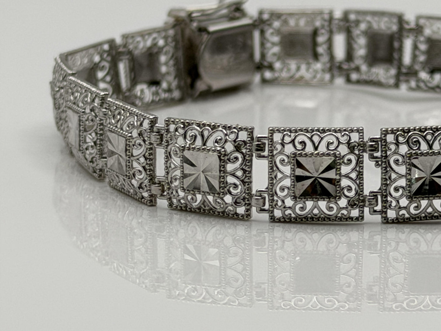 10k Heavy 7.6 gram Solid White Gold Diamond Cut Design Bracelet 7" Chain