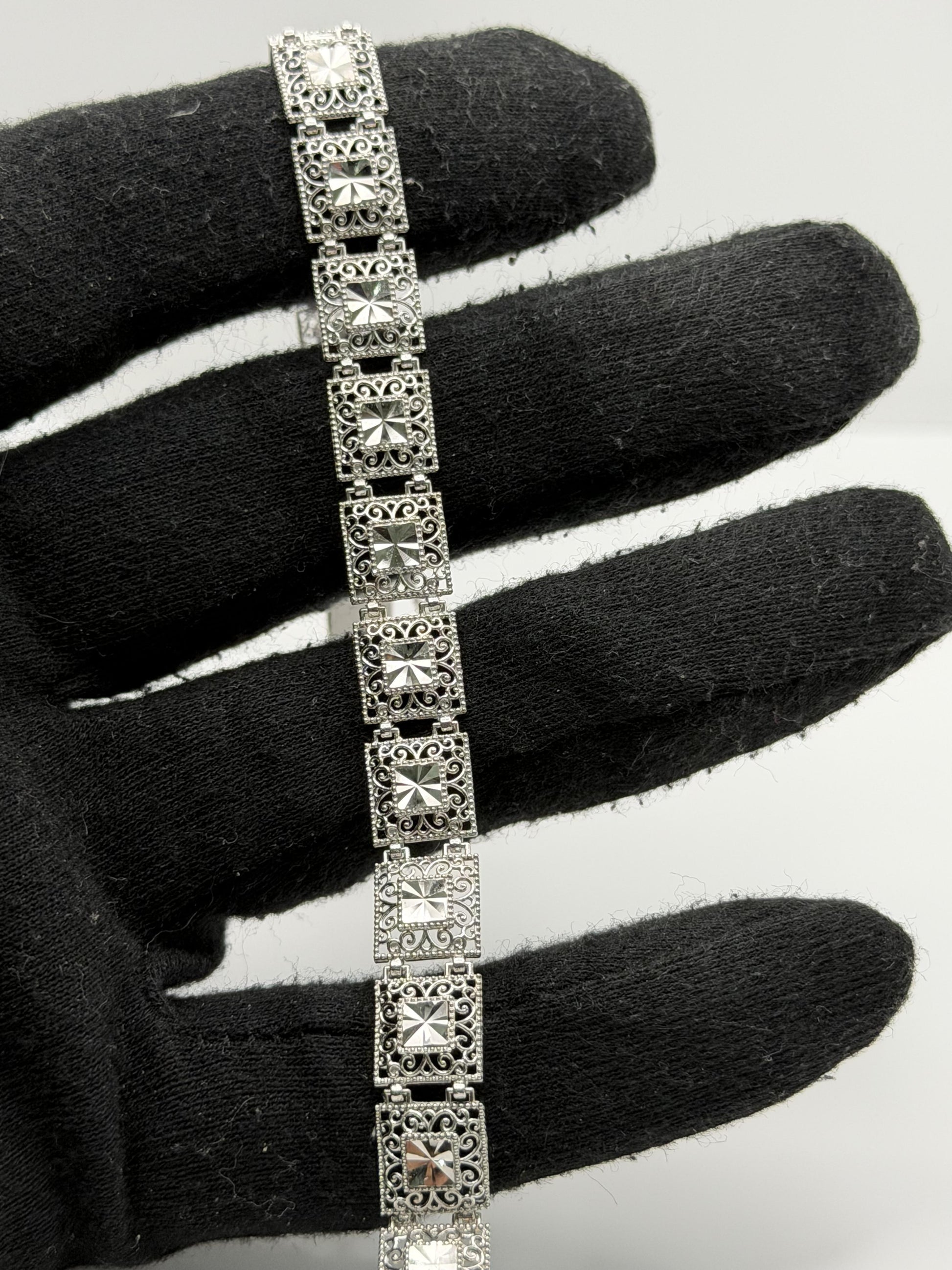 10k Heavy 7.6 gram Solid White Gold Diamond Cut Design Bracelet 7" Chain