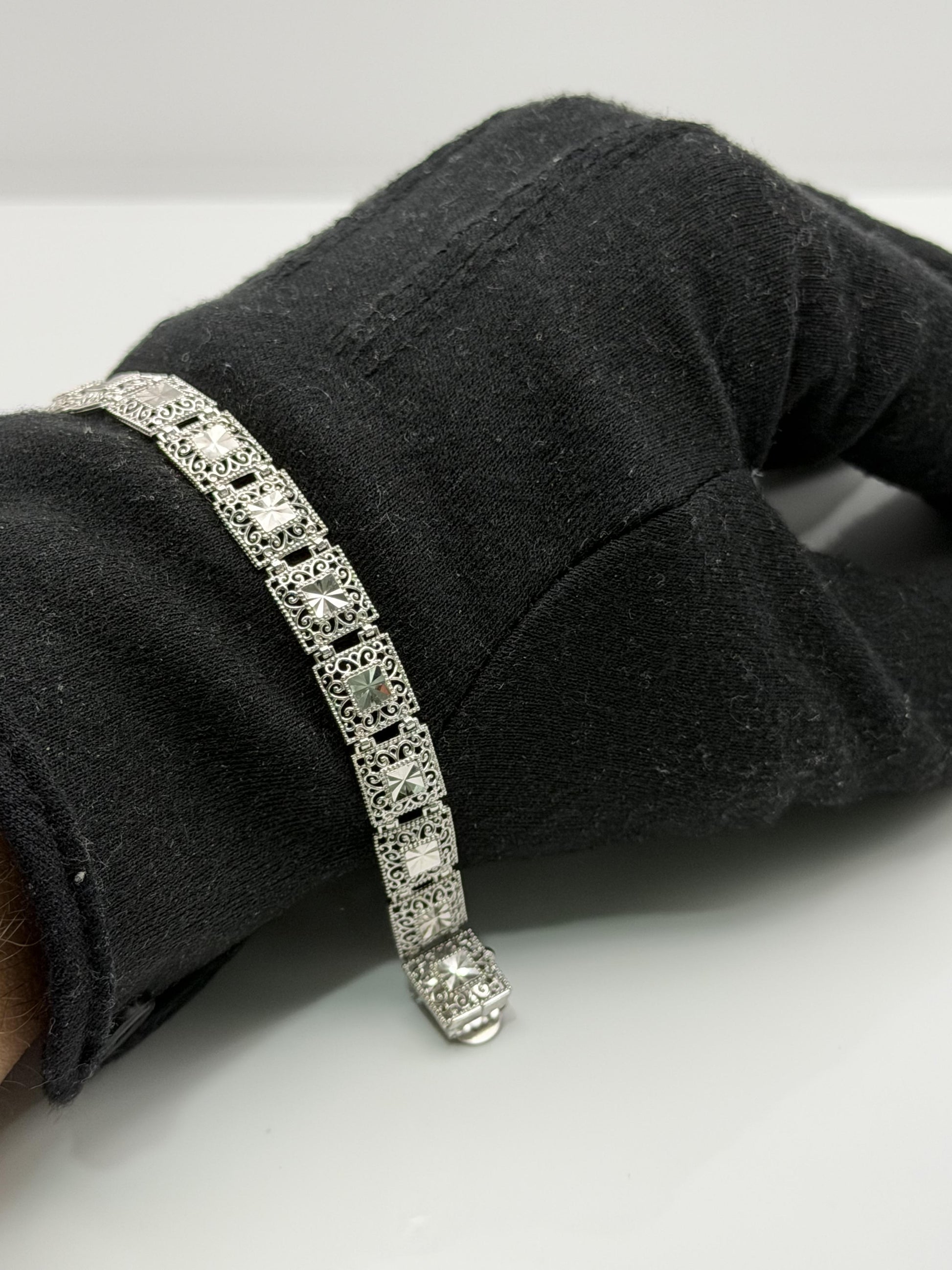 10k Heavy 7.6 gram Solid White Gold Diamond Cut Design Bracelet 7" Chain