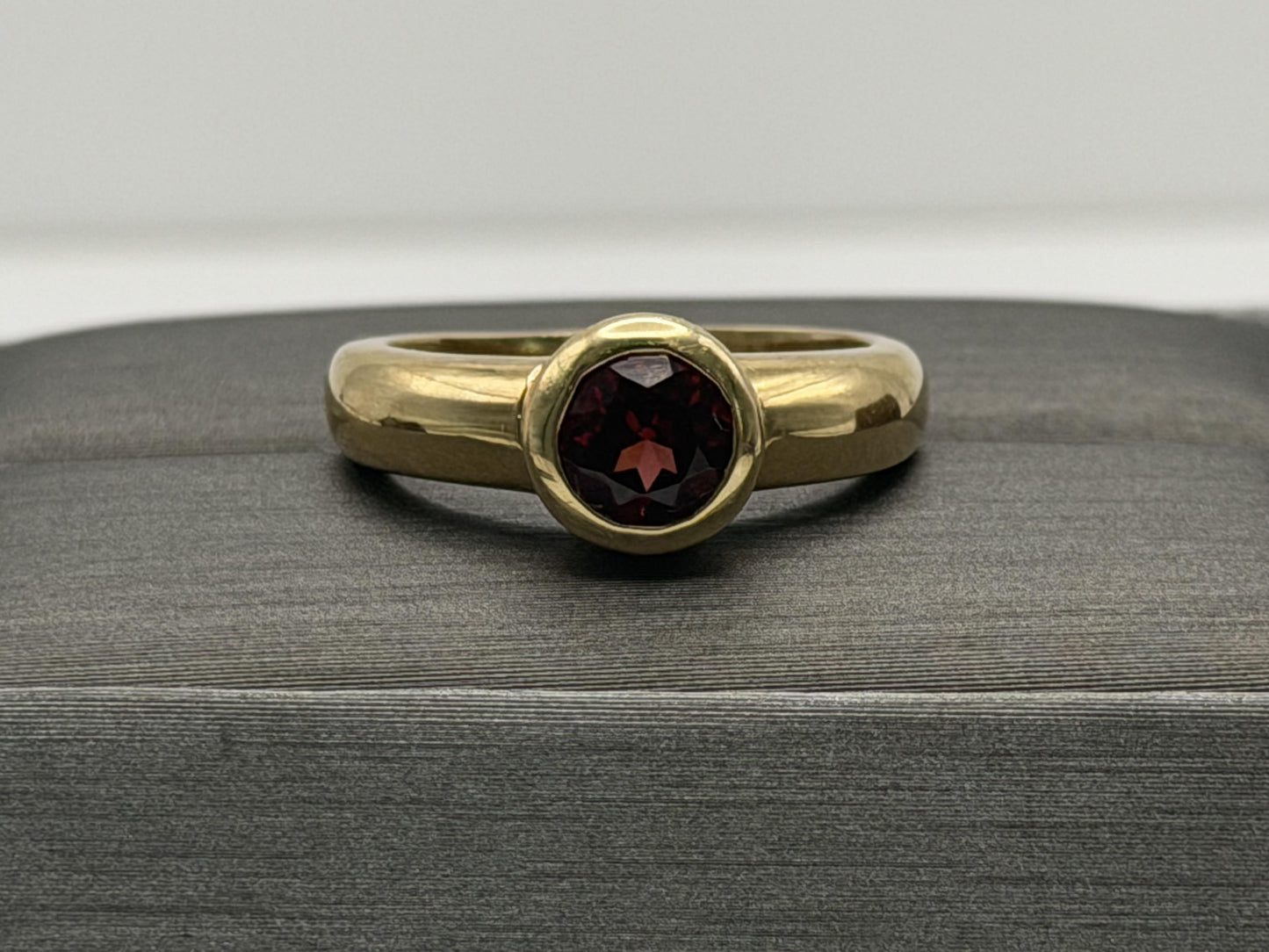 Heavy 14k Yellow 6gr Gold 1ct Red Garnet Solitaire Statement Ring Vintage Style