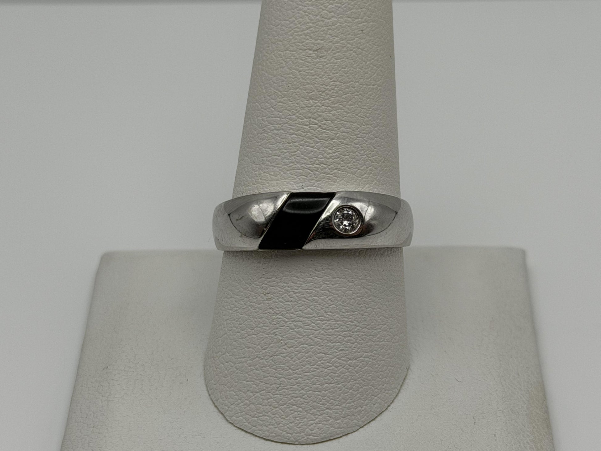 10k White Gold Mens Onyx Ring. Anniversary Band. Wedding Ring.