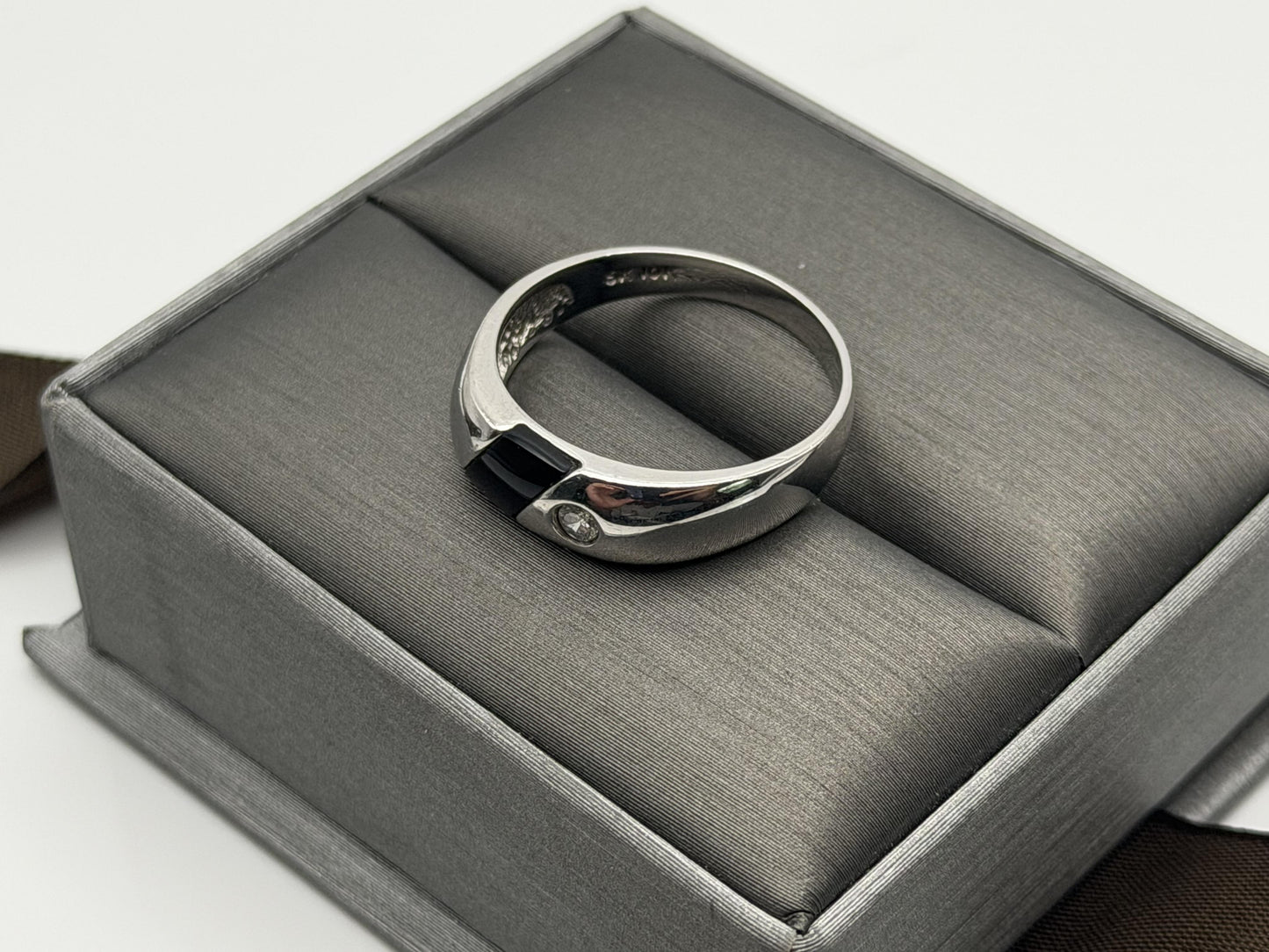 10k White Gold Mens Onyx Ring. Anniversary Band. Wedding Ring.