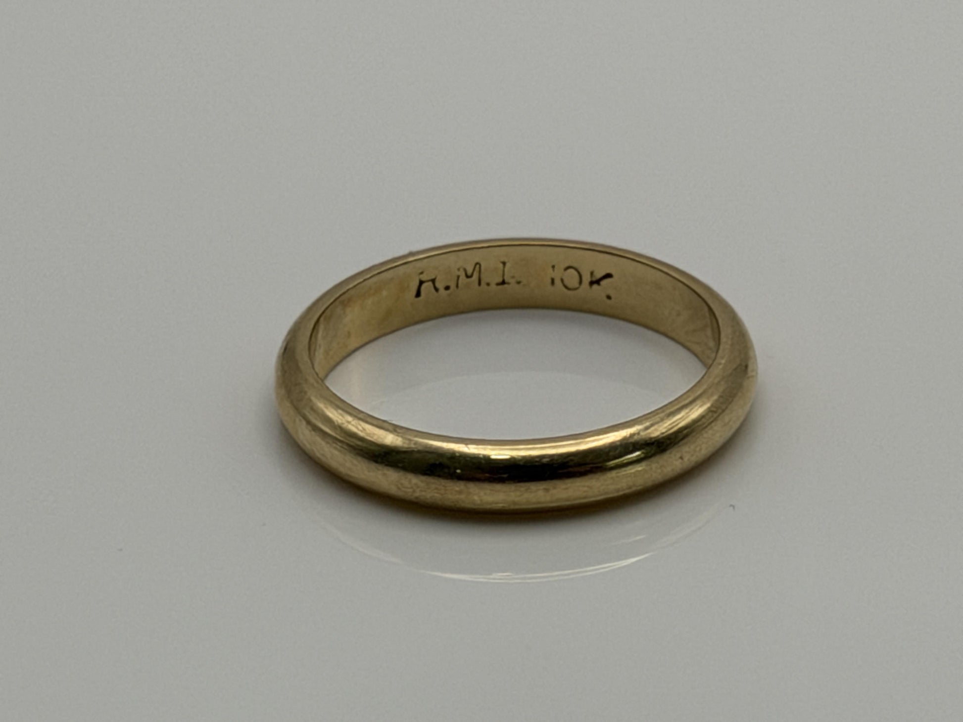 10k Yellow Gold Comfort Fit Wedding Band.