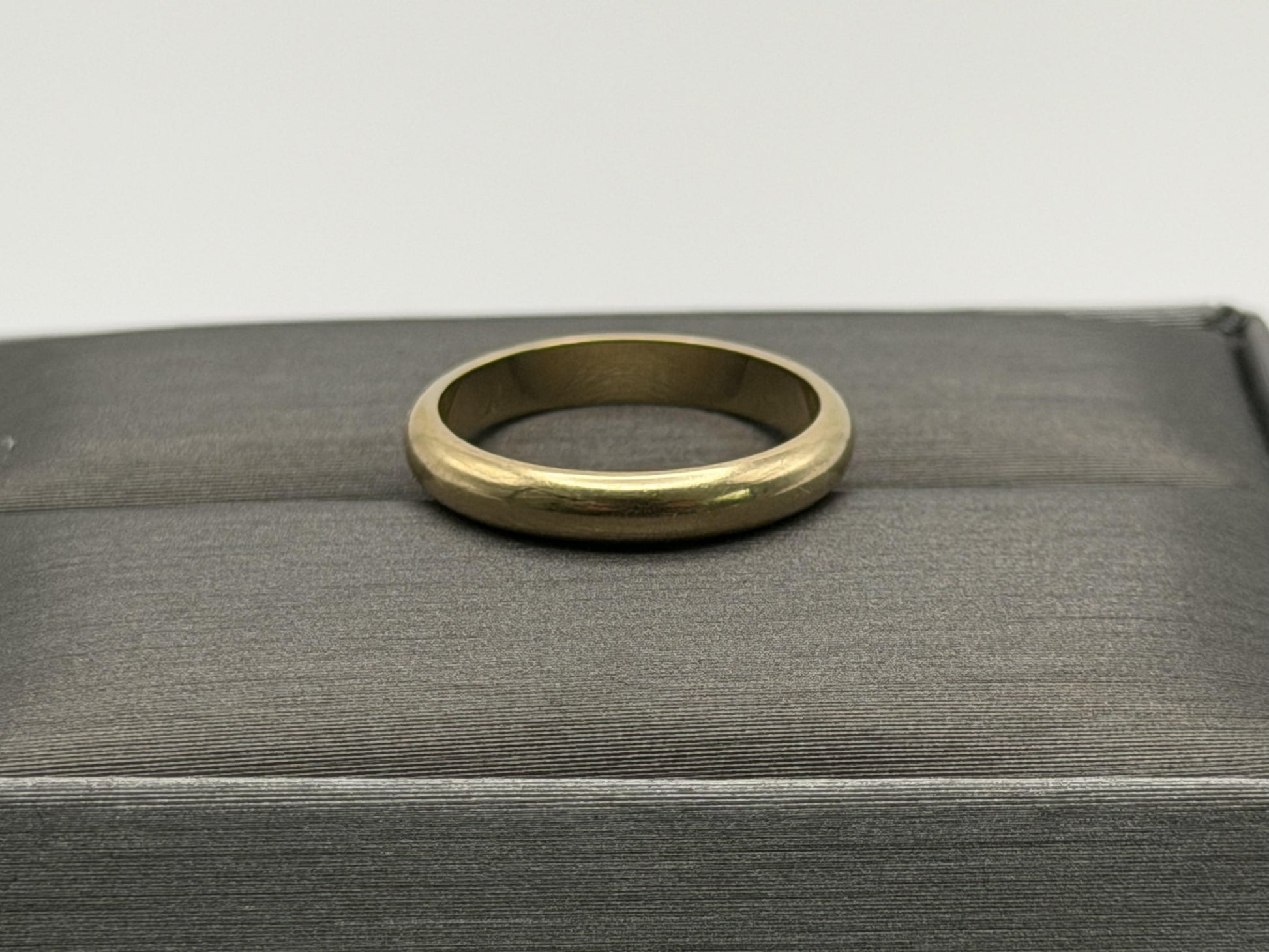 10k Yellow Gold Comfort Fit Wedding Band.