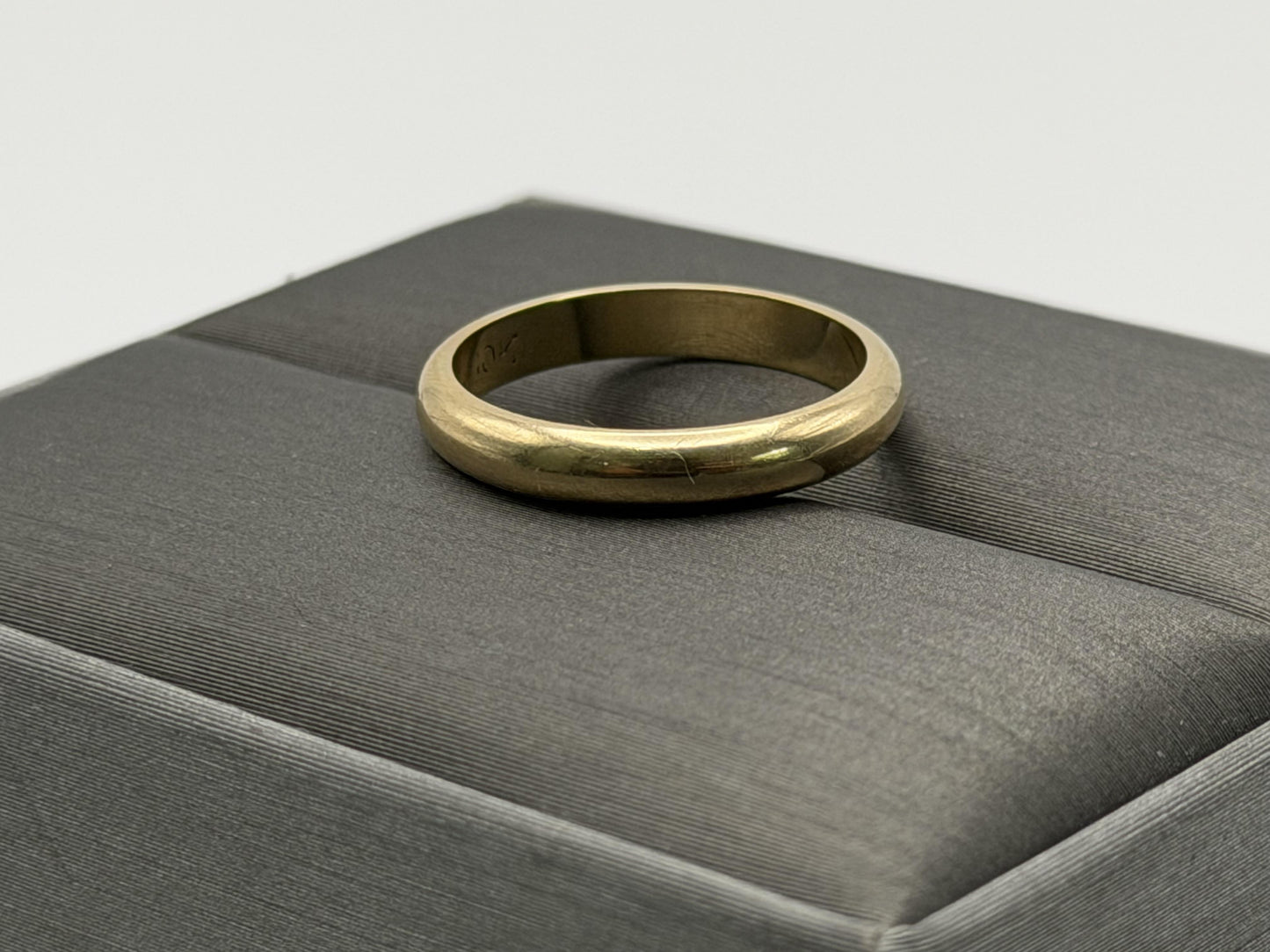 10k Yellow Gold Comfort Fit Wedding Band.