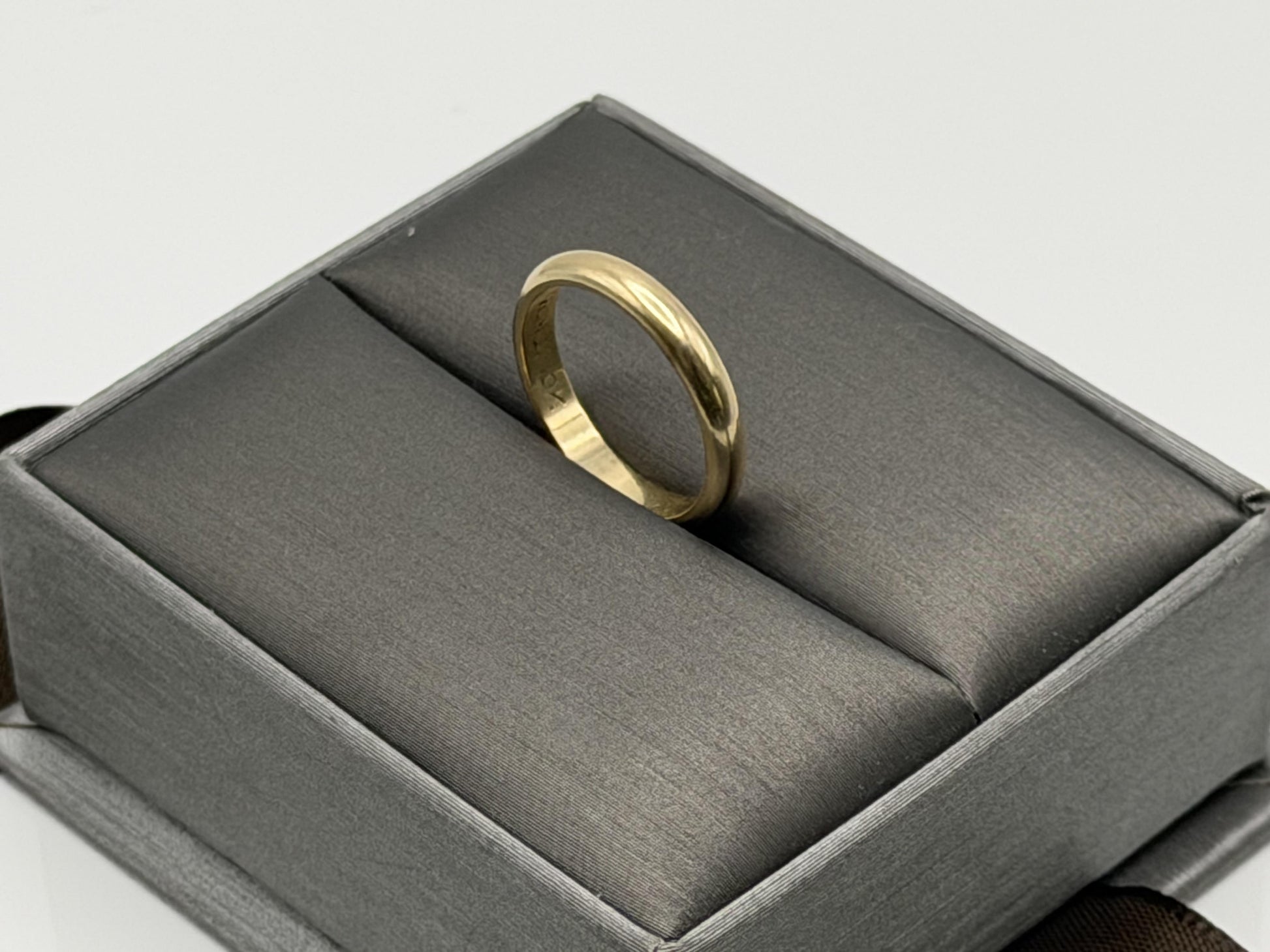10k Yellow Gold Comfort Fit Wedding Band.