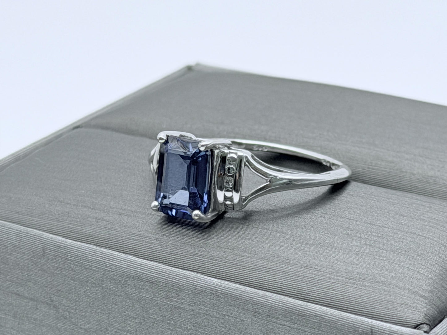10k White Gold Blue Sapphire Diamond Ring. Cocktail Ring. Promise Ring.