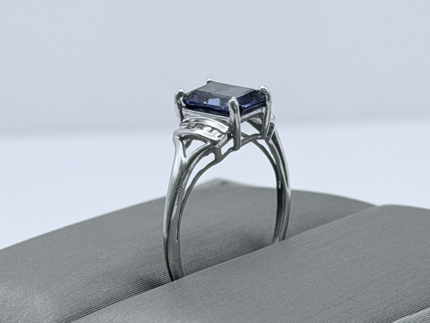 10k White Gold Blue Sapphire Diamond Ring. Cocktail Ring. Promise Ring.