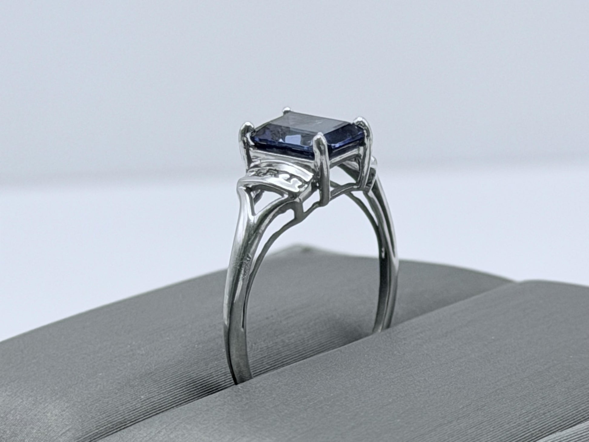 10k White Gold Blue Sapphire Diamond Ring. Cocktail Ring. Promise Ring.