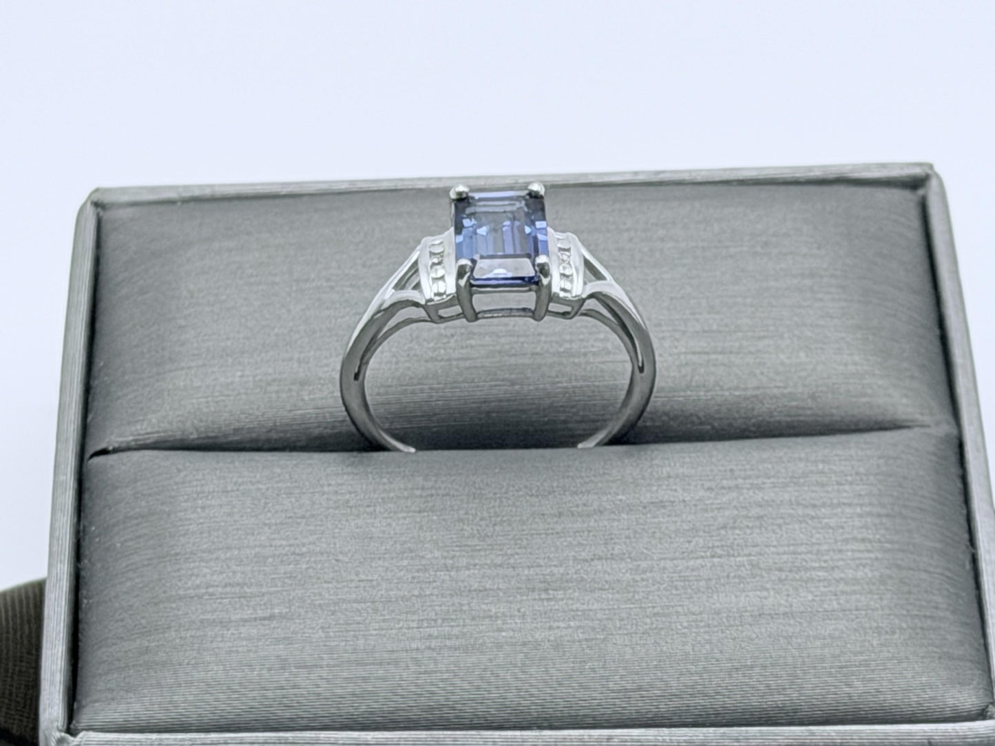 10k White Gold Blue Sapphire Diamond Ring. Cocktail Ring. Promise Ring.