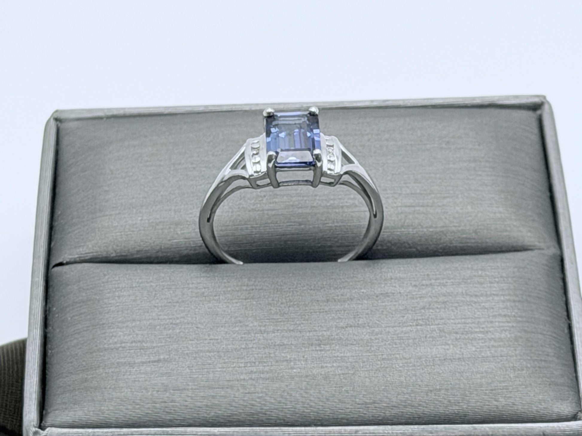 10k White Gold Blue Sapphire Diamond Ring. Cocktail Ring. Promise Ring.
