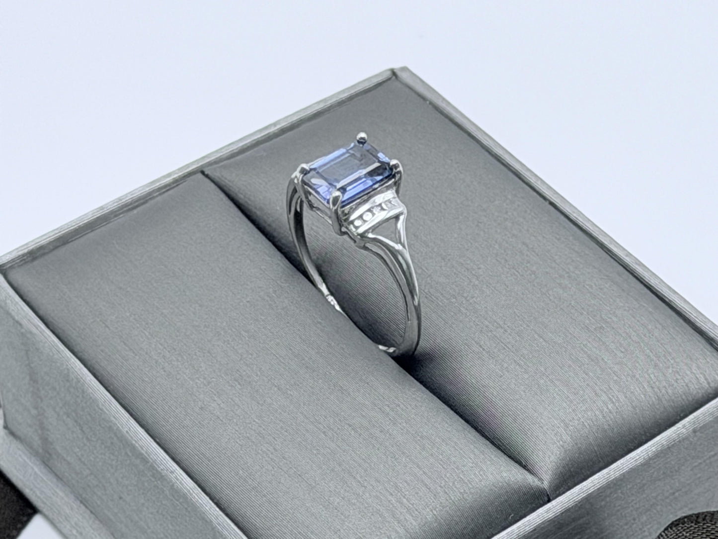 10k White Gold Blue Sapphire Diamond Ring. Cocktail Ring. Promise Ring.